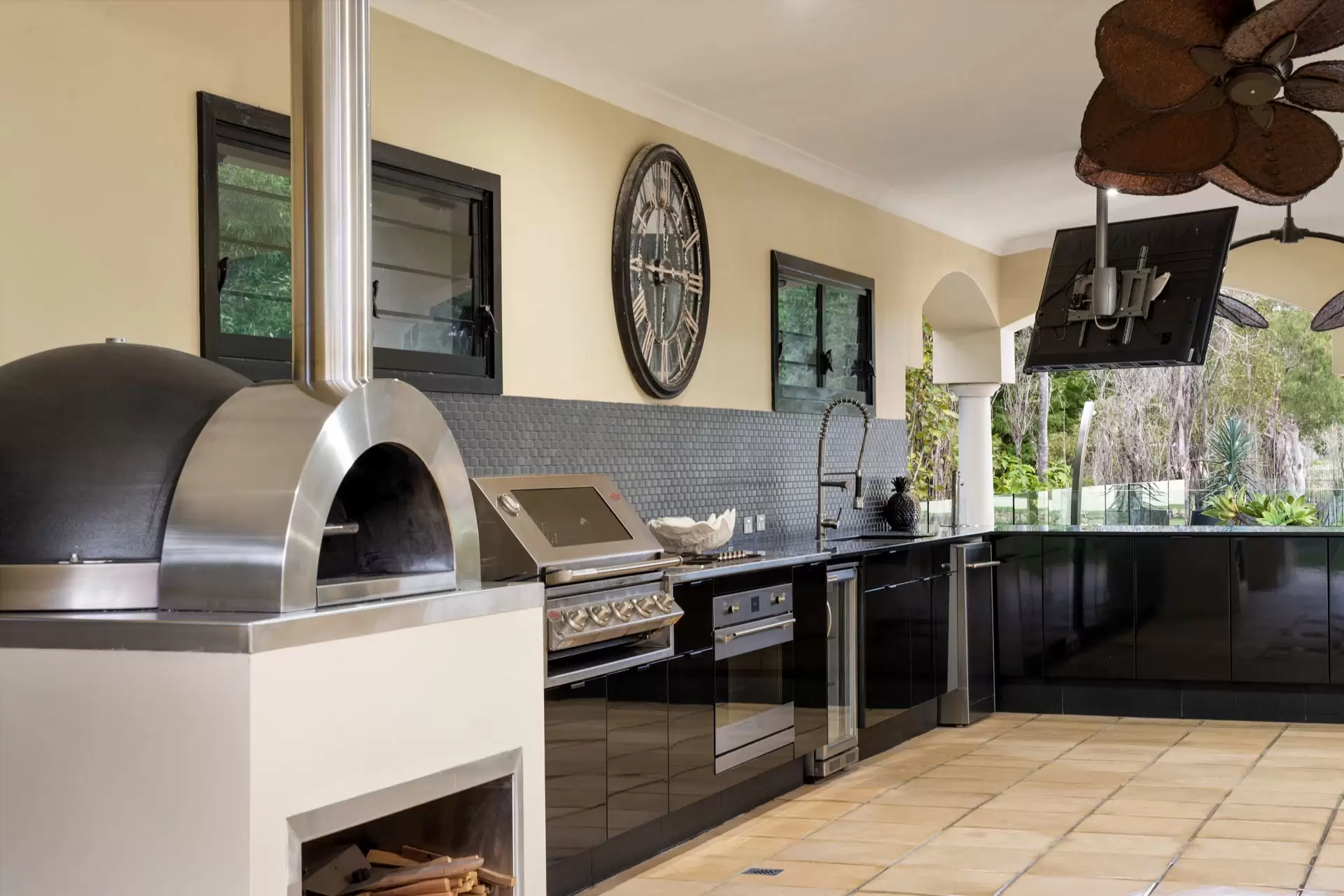 502 Boston Road, Chandler Sold by Queensland Sotheby's International Realty - image 1