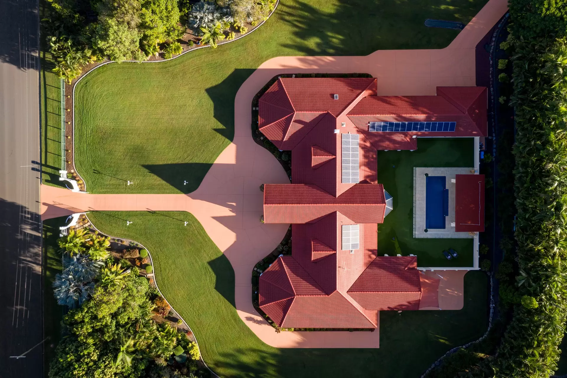 235 Archer Street, Gumdale Sold by Queensland Sotheby's International Realty - image 1