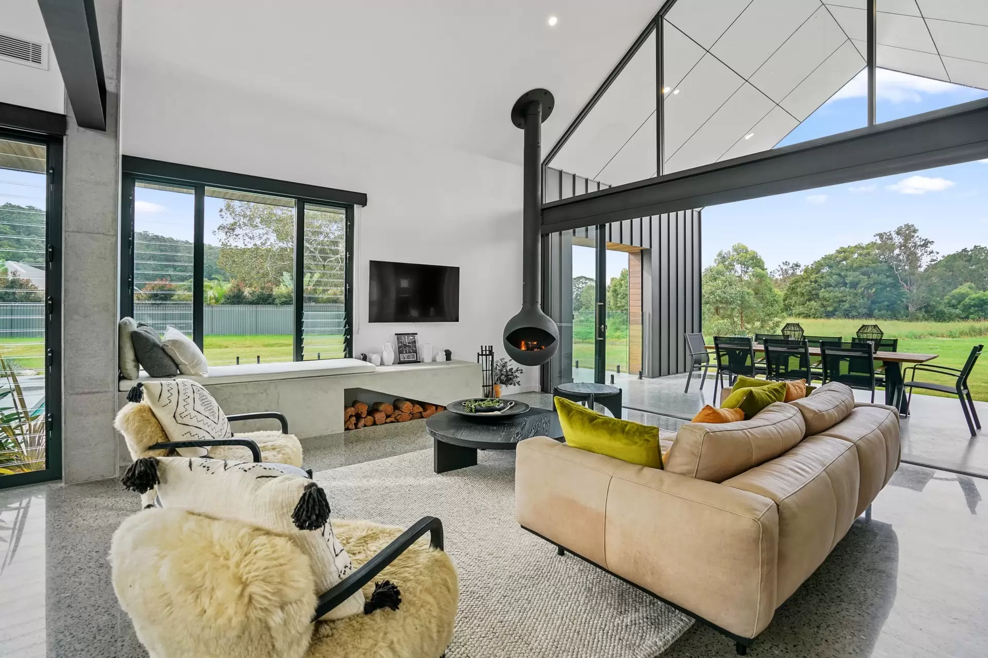 427 Tallebudgera Creek Road, Tallebudgera Valley Sold by Queensland Sotheby's International Realty - image 1