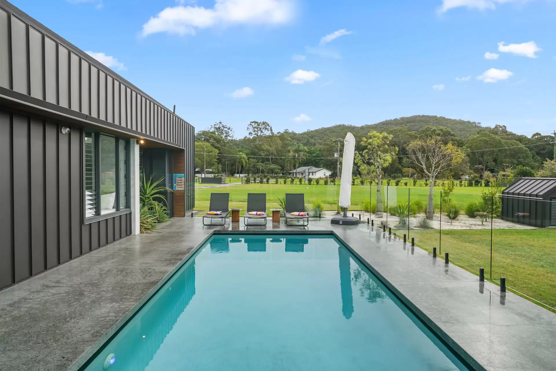 427 Tallebudgera Creek Road, Tallebudgera Valley Sold by Queensland Sotheby's International Realty - image 1