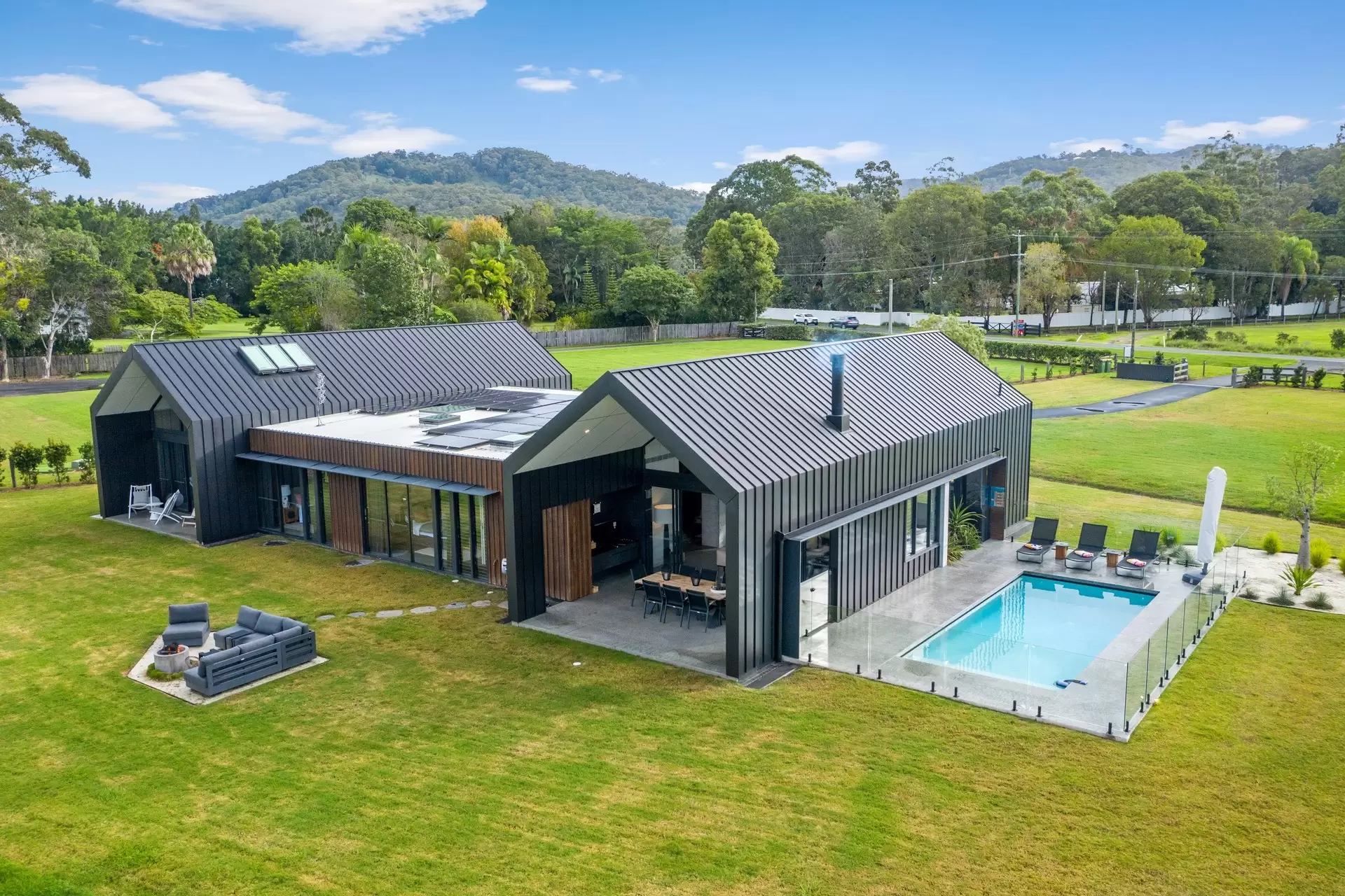 427 Tallebudgera Creek Road, Tallebudgera Valley Sold by Queensland Sotheby's International Realty - image 1