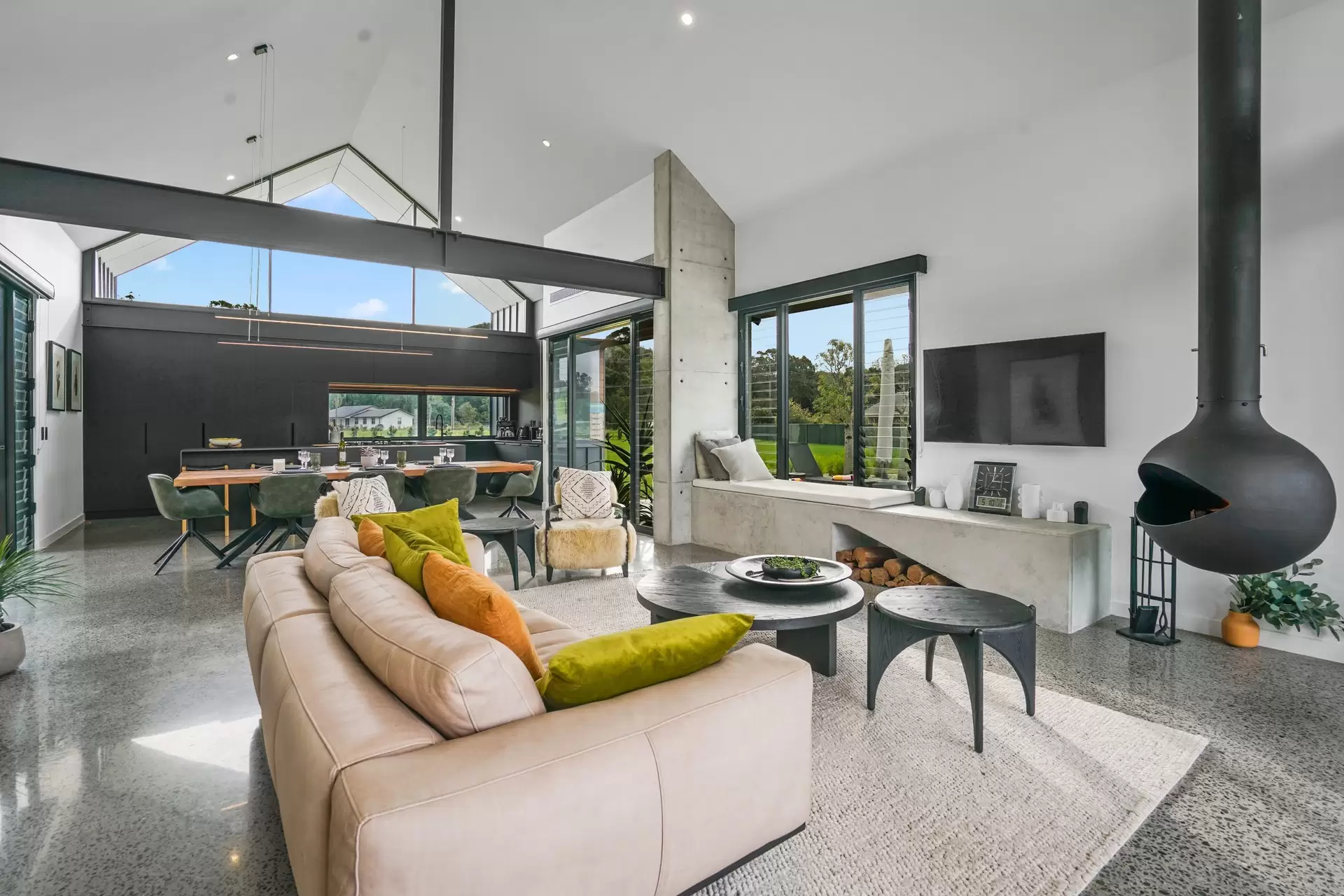 427 Tallebudgera Creek Road, Tallebudgera Valley Sold by Queensland Sotheby's International Realty - image 1