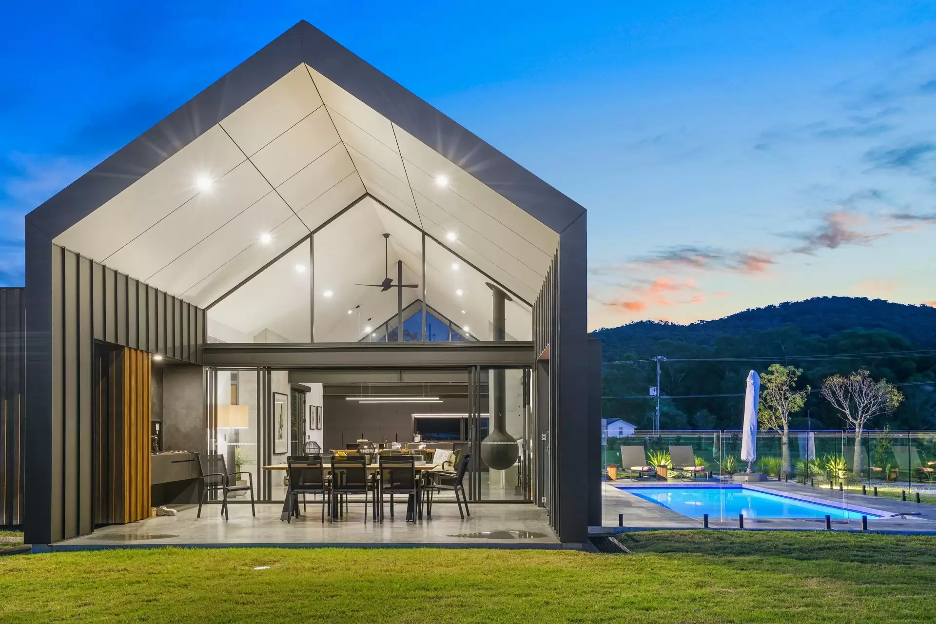 427 Tallebudgera Creek Road, Tallebudgera Valley Sold by Queensland Sotheby's International Realty - image 1
