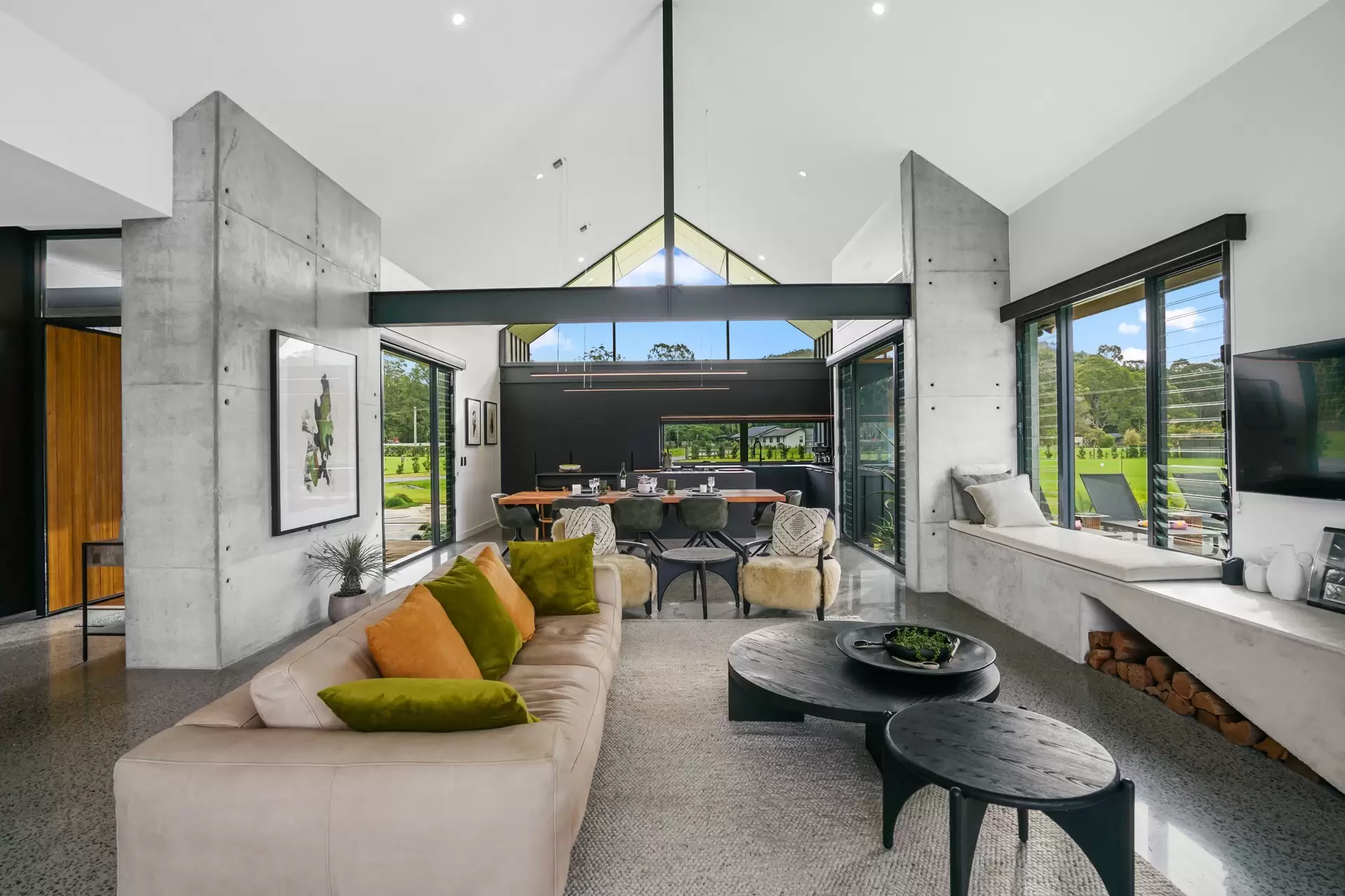 427 Tallebudgera Creek Road, Tallebudgera Valley Sold by Queensland Sotheby's International Realty - image 1