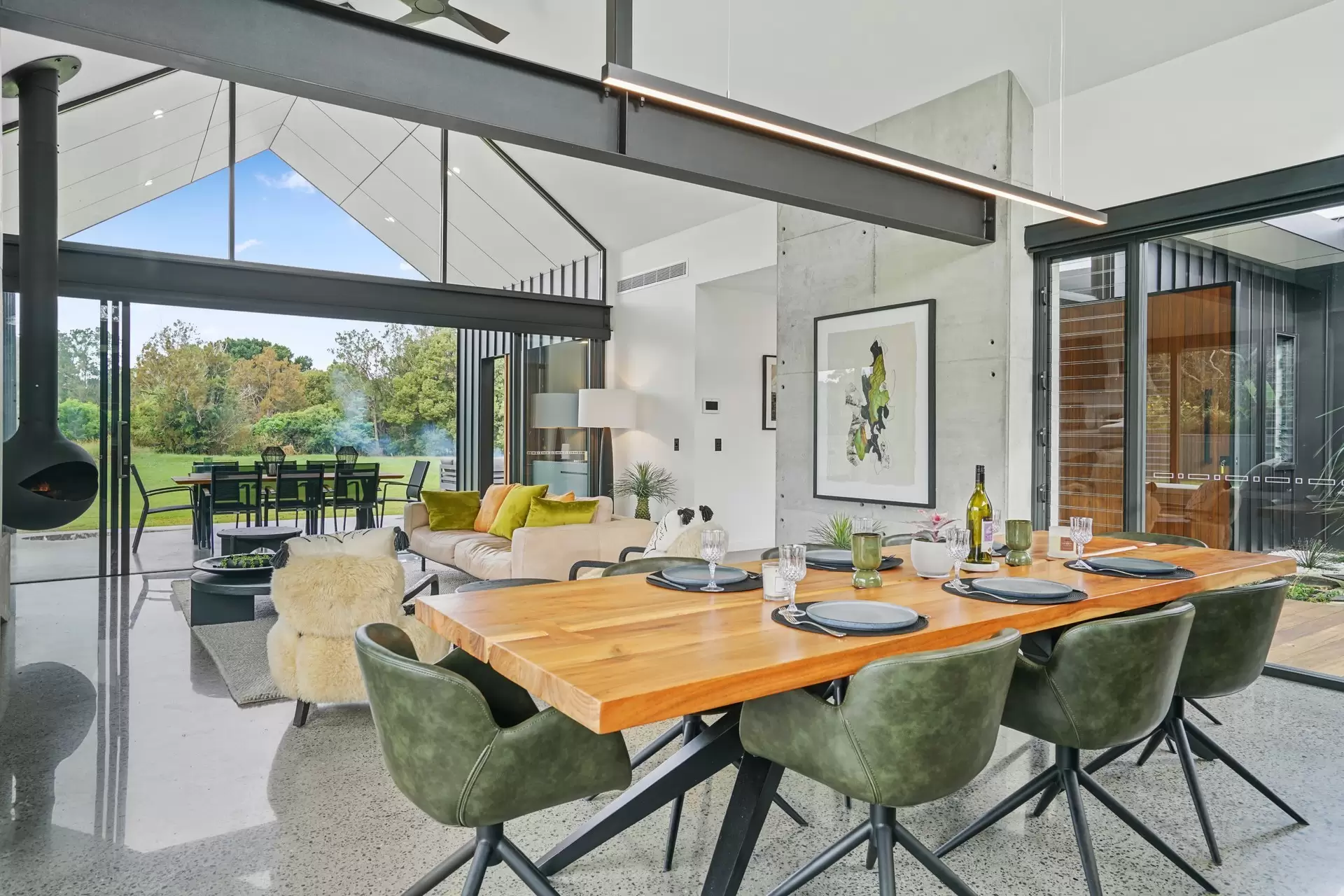 427 Tallebudgera Creek Road, Tallebudgera Valley Sold by Queensland Sotheby's International Realty - image 1