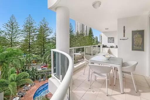 18/1 Hughes Avenue, Main Beach Sold by Queensland Sotheby's International Realty
