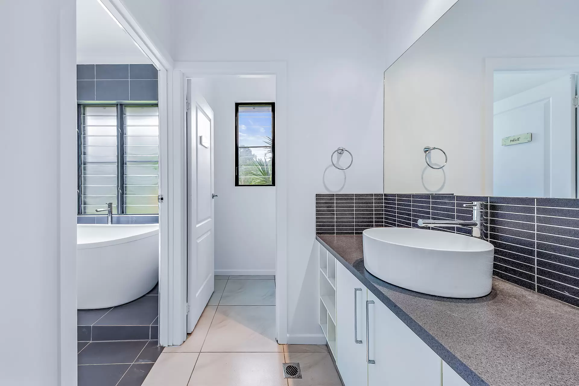 21 Mila Drive, Woodwark Sold by Queensland Sotheby's International Realty - image 1