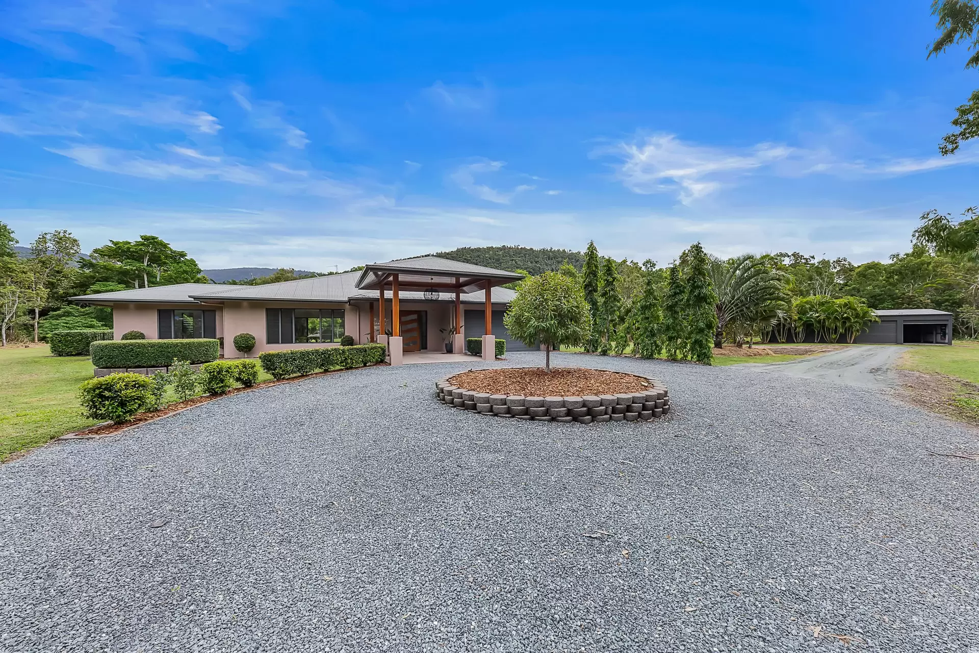 21 Mila Drive, Woodwark Sold by Queensland Sotheby's International Realty - image 1
