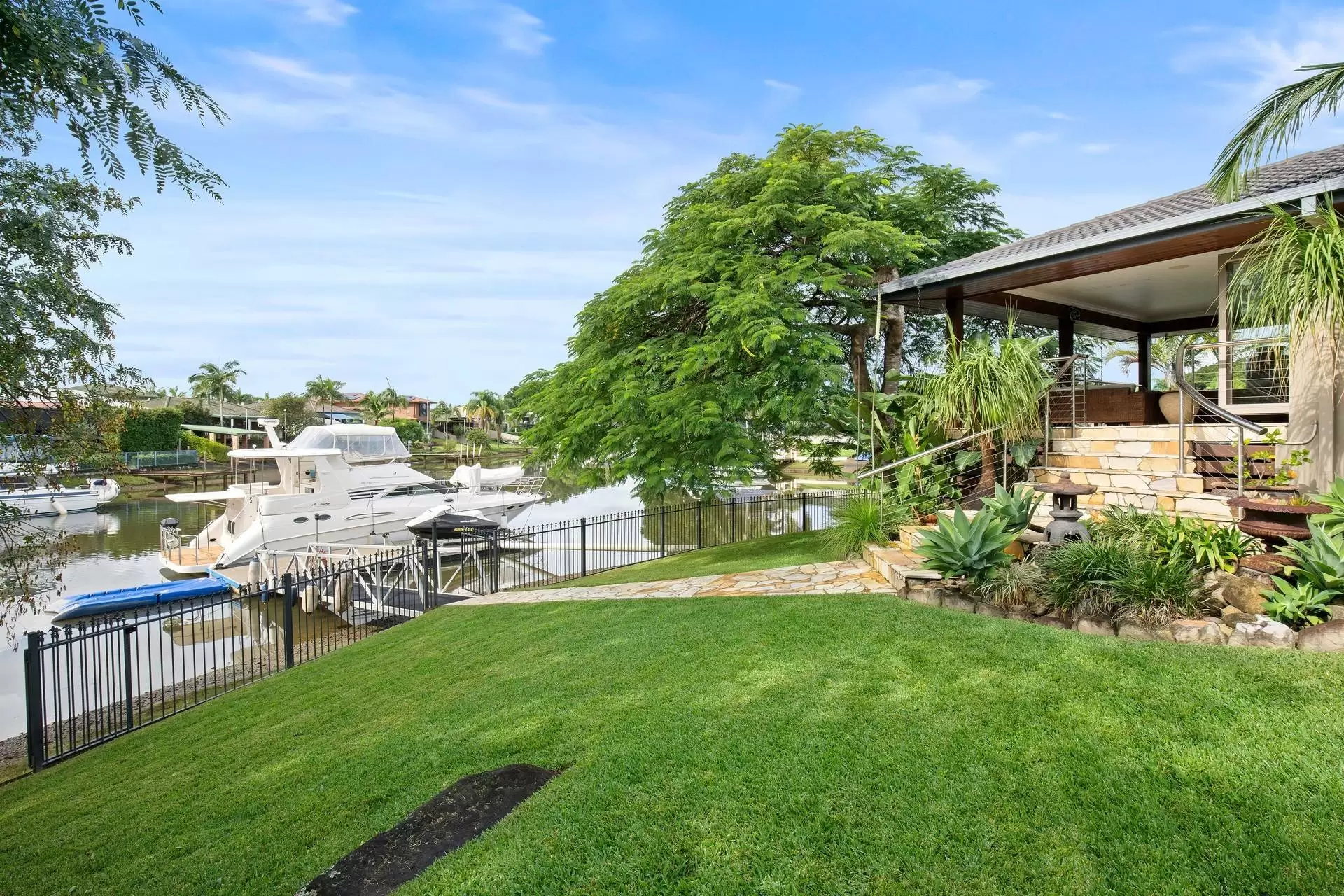 11 Gregory Drive, Carrara Sold by  - image 1