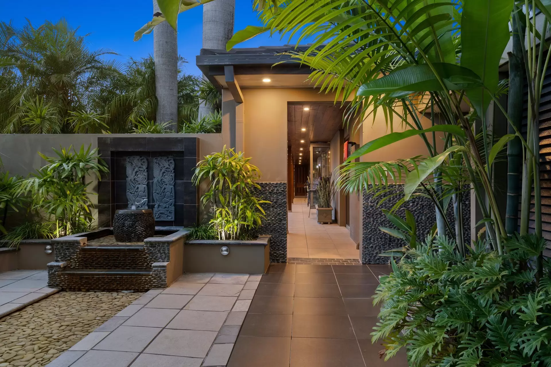 11 Gregory Drive, Carrara Sold by  - image 1