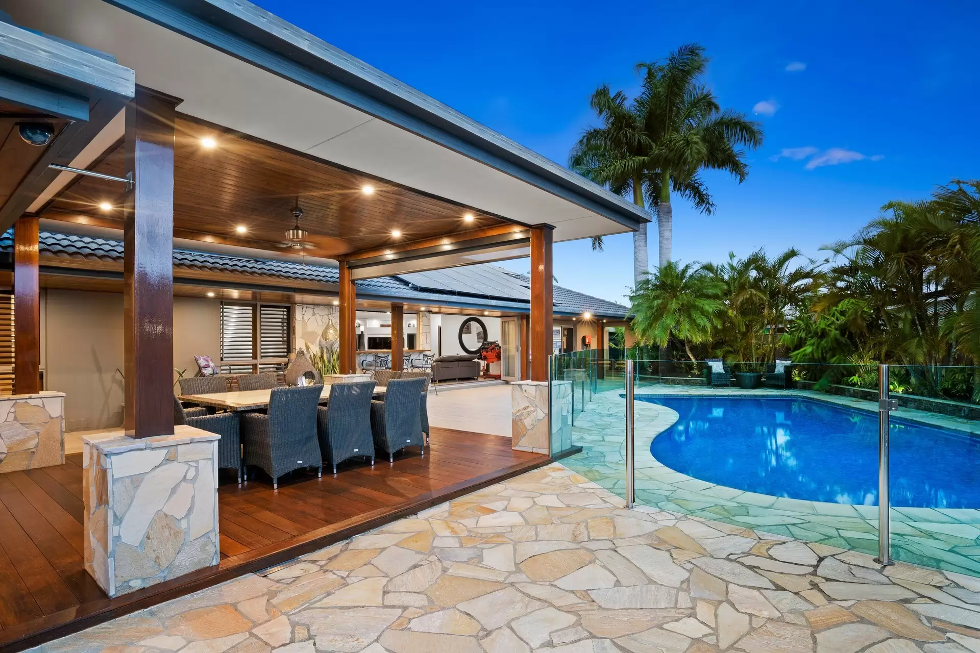 11 Gregory Drive, Carrara Sold by  - image 1