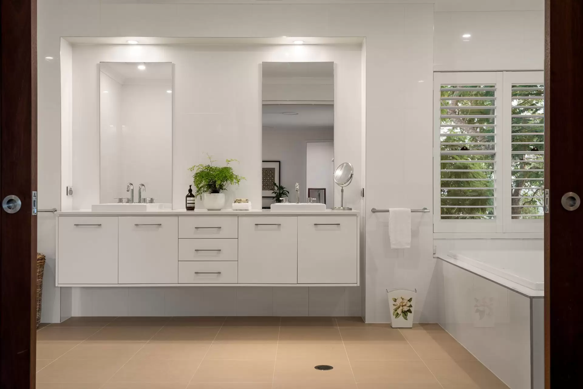 191B Dewar Terrace, Corinda Sold by Queensland Sotheby's International Realty - image 1