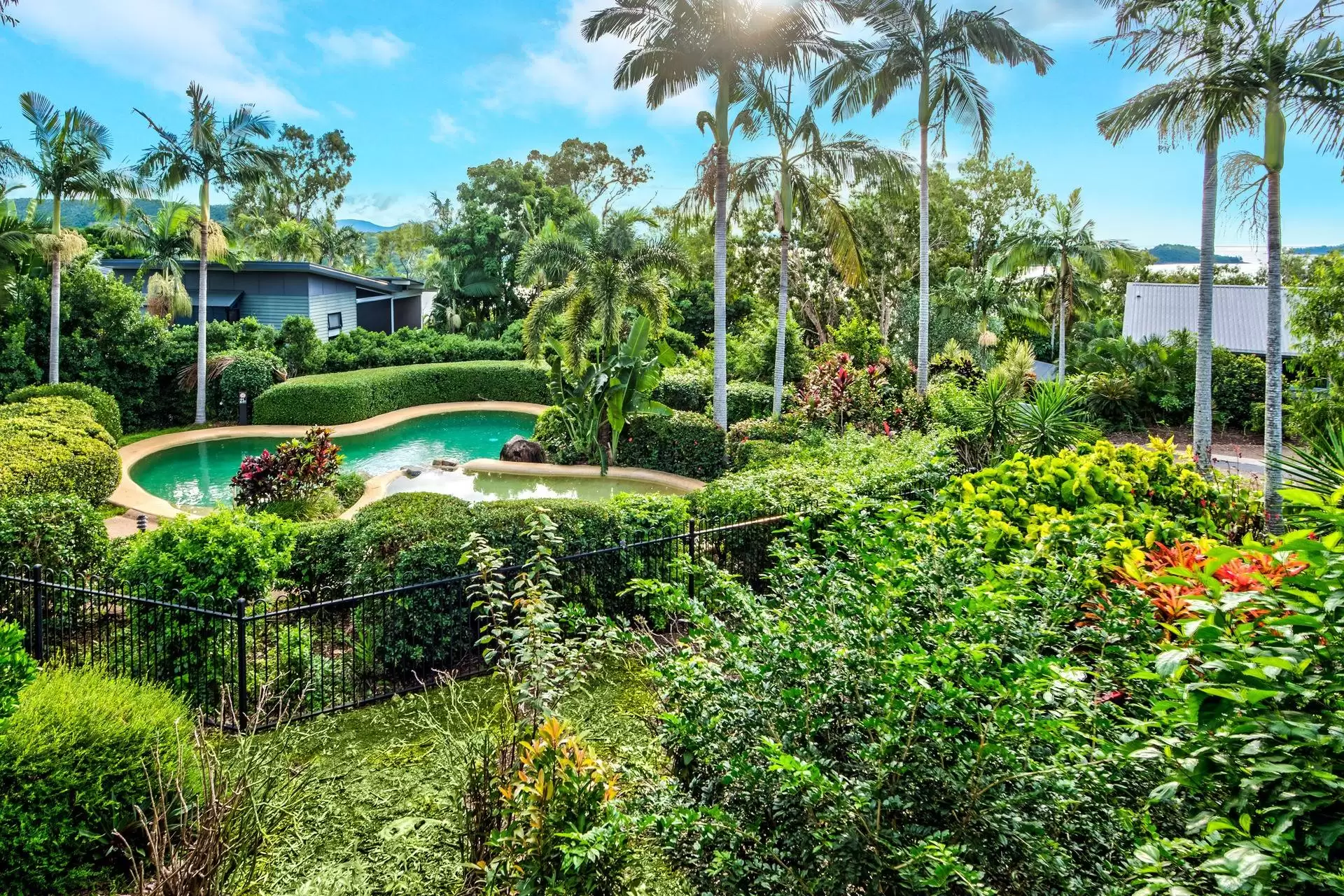 1/6 Banksia Court, Hamilton Island Sold by Queensland Sotheby's International Realty - image 1