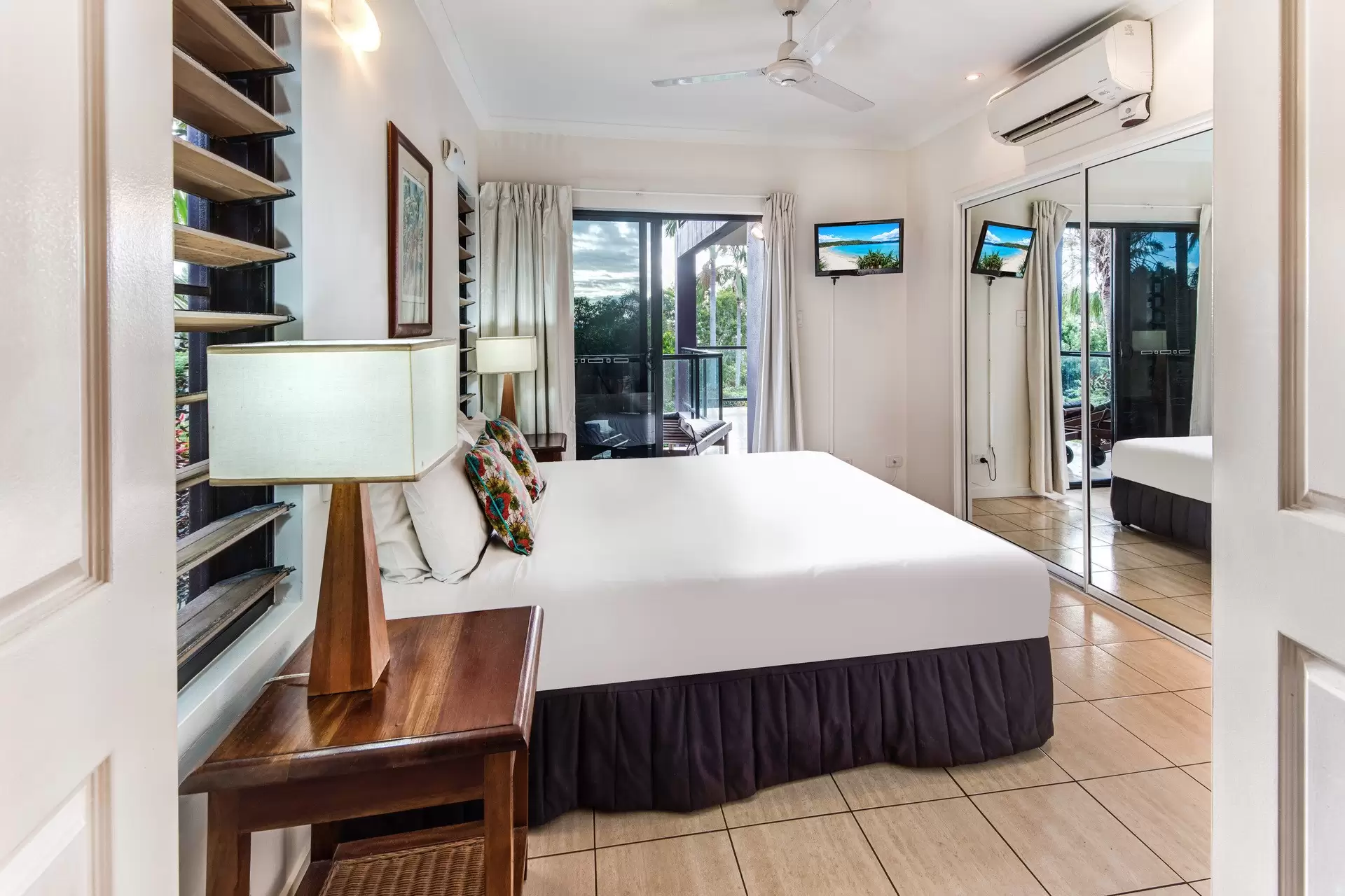 1/6 Banksia Court, Hamilton Island Sold by Queensland Sotheby's International Realty - image 1