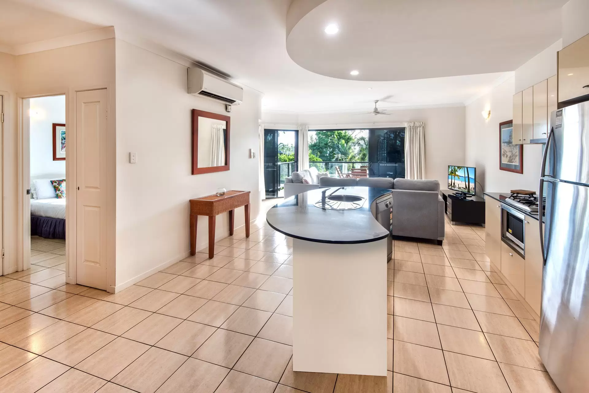 1/6 Banksia Court, Hamilton Island Sold by Queensland Sotheby's International Realty - image 1