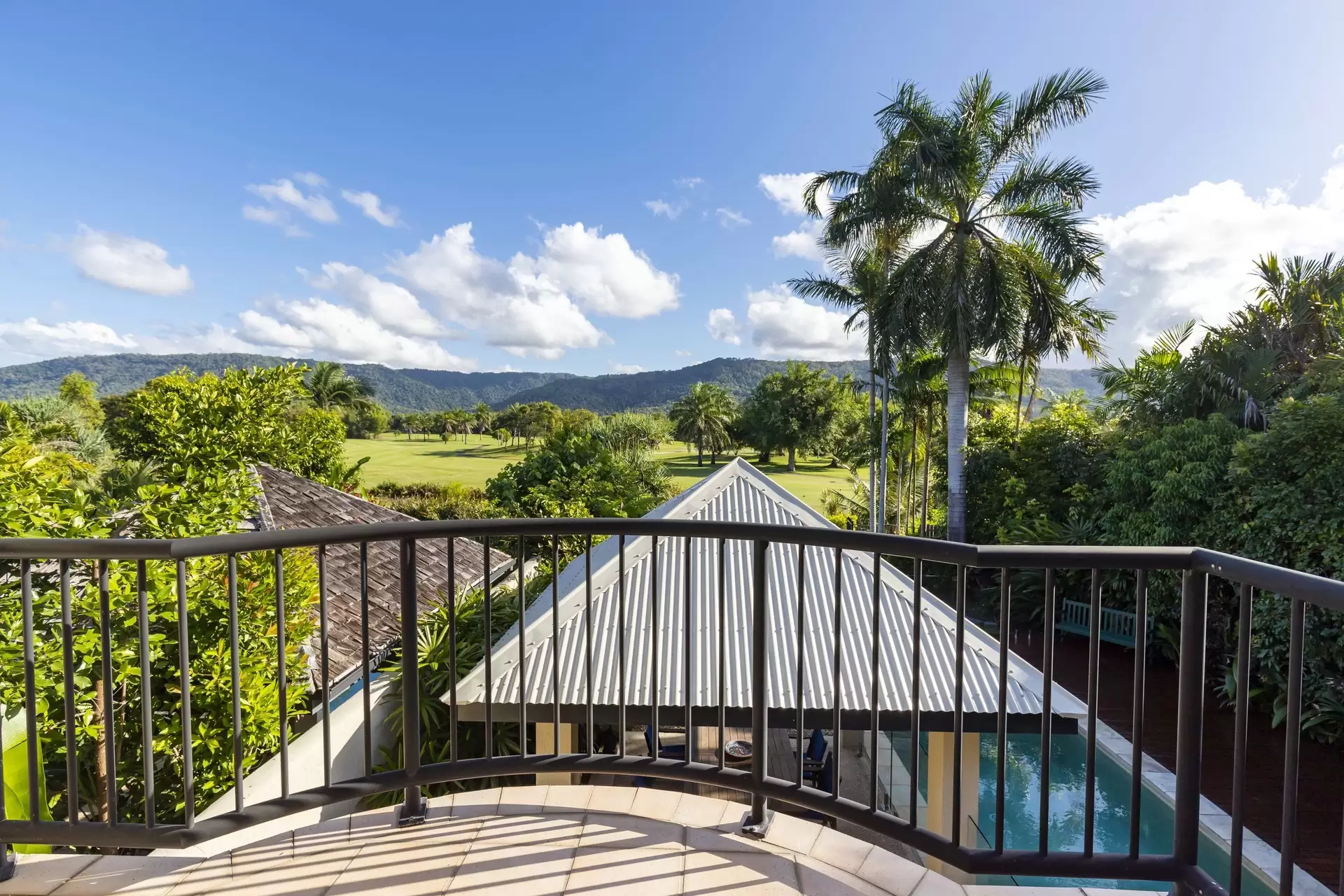 1/11-17 St Crispins Avenue, Port Douglas Sold by Queensland Sotheby's International Realty - image 1