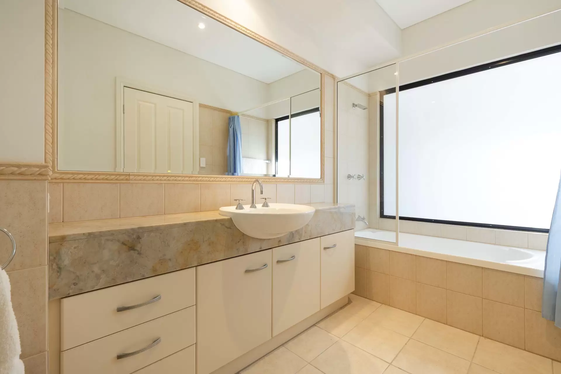 1/11-17 St Crispins Avenue, Port Douglas Sold by Queensland Sotheby's International Realty - image 1