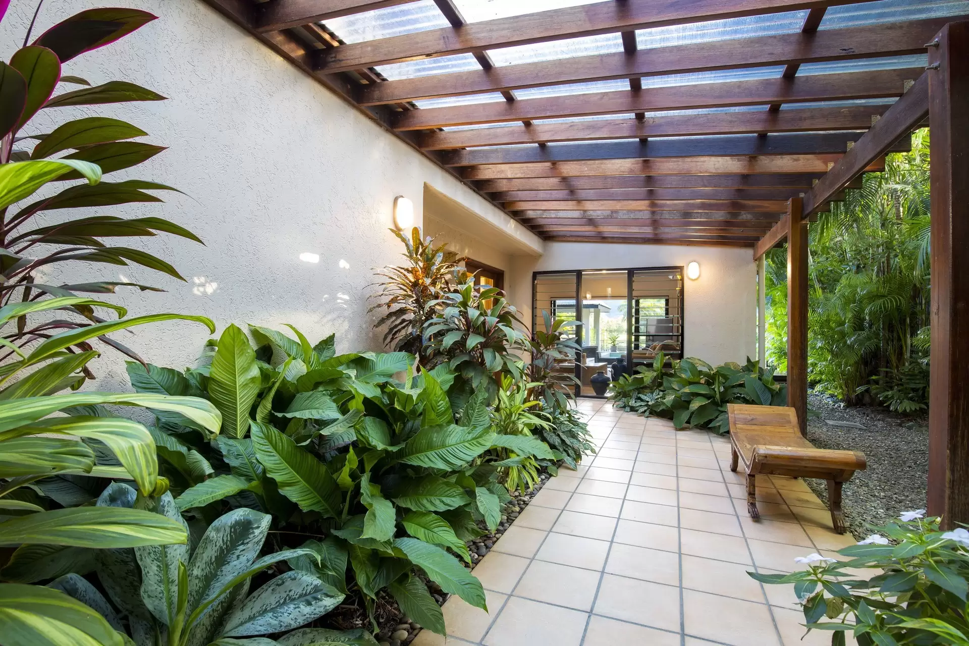 1/11-17 St Crispins Avenue, Port Douglas Sold by Queensland Sotheby's International Realty - image 1