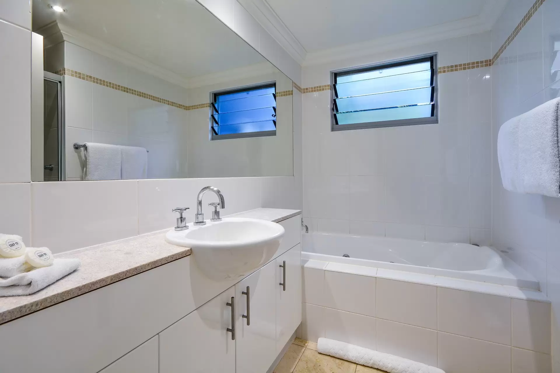 8/2 Banksia Court, Hamilton Island Sold by Queensland Sotheby's International Realty - image 1