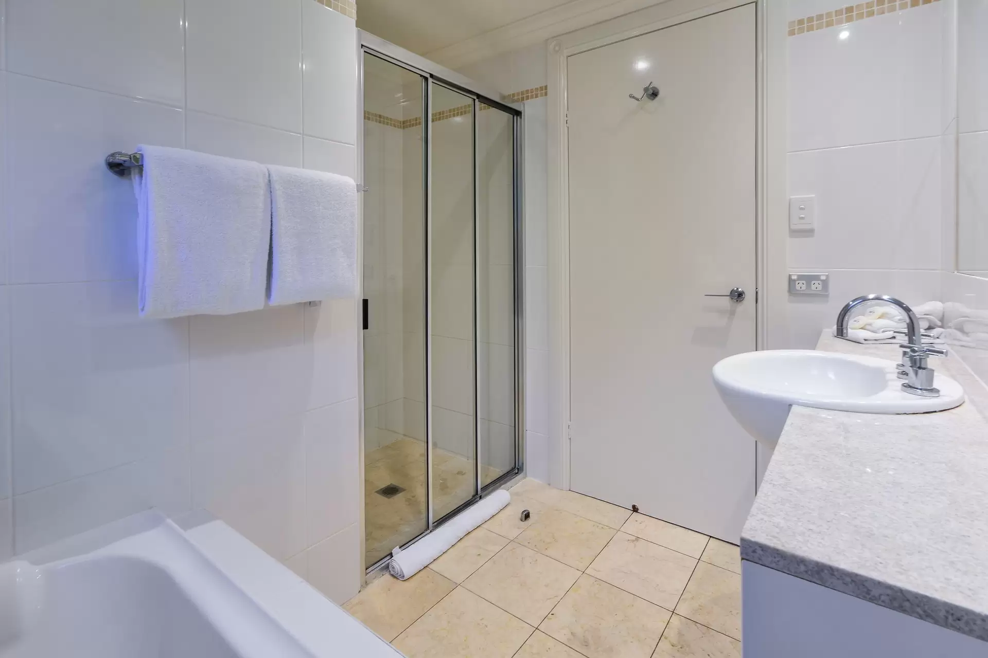 8/2 Banksia Court, Hamilton Island Sold by Queensland Sotheby's International Realty - image 1