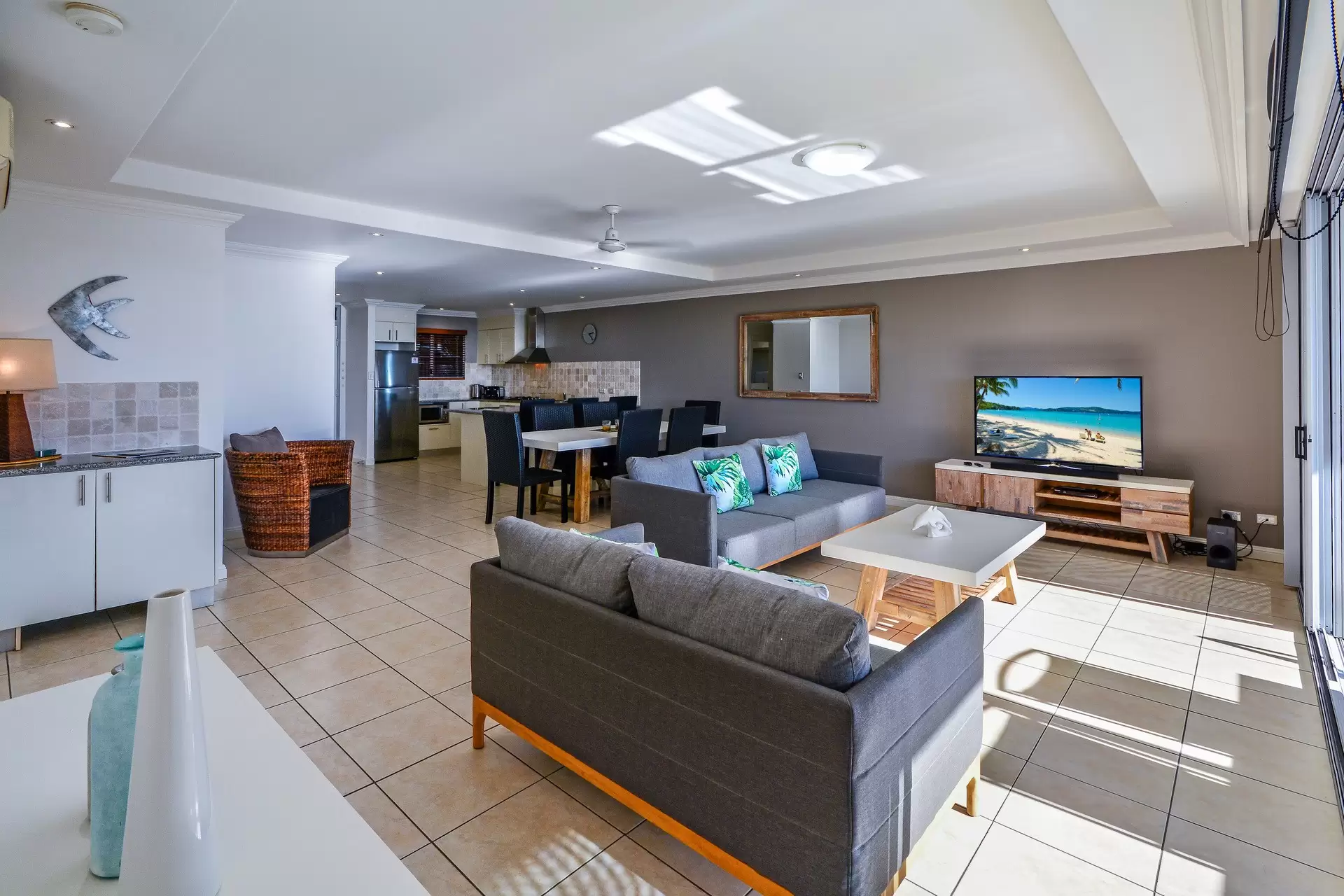 8/2 Banksia Court, Hamilton Island Sold by Queensland Sotheby's International Realty - image 1