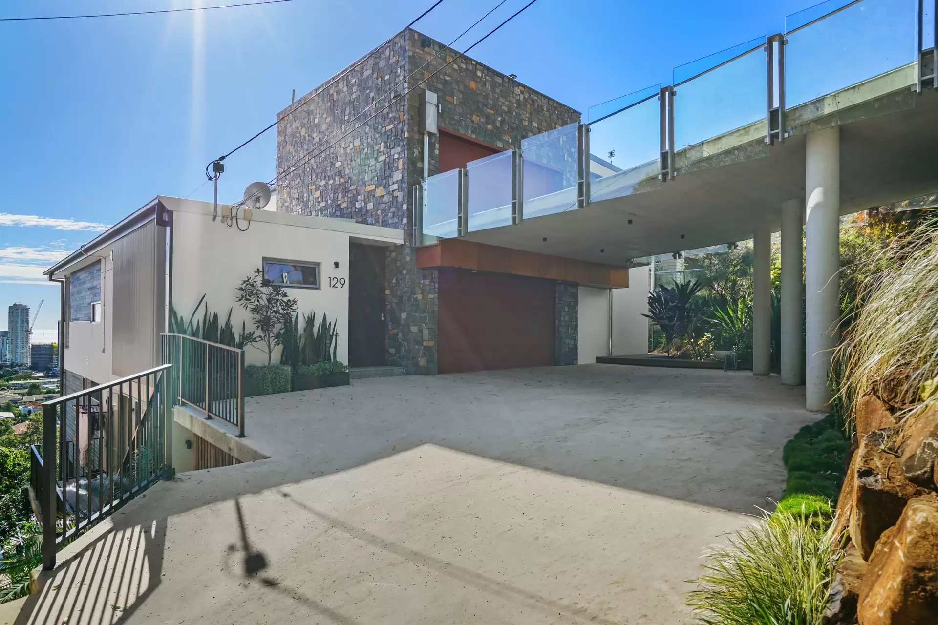 129 George Street, Burleigh Heads Sold by Queensland Sotheby's International Realty - image 1