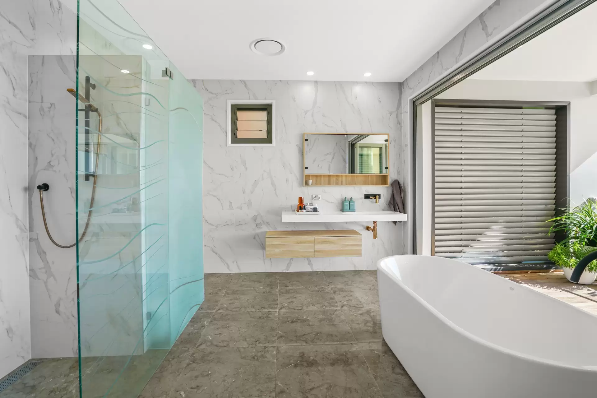 129 George Street, Burleigh Heads Sold by Queensland Sotheby's International Realty - image 1