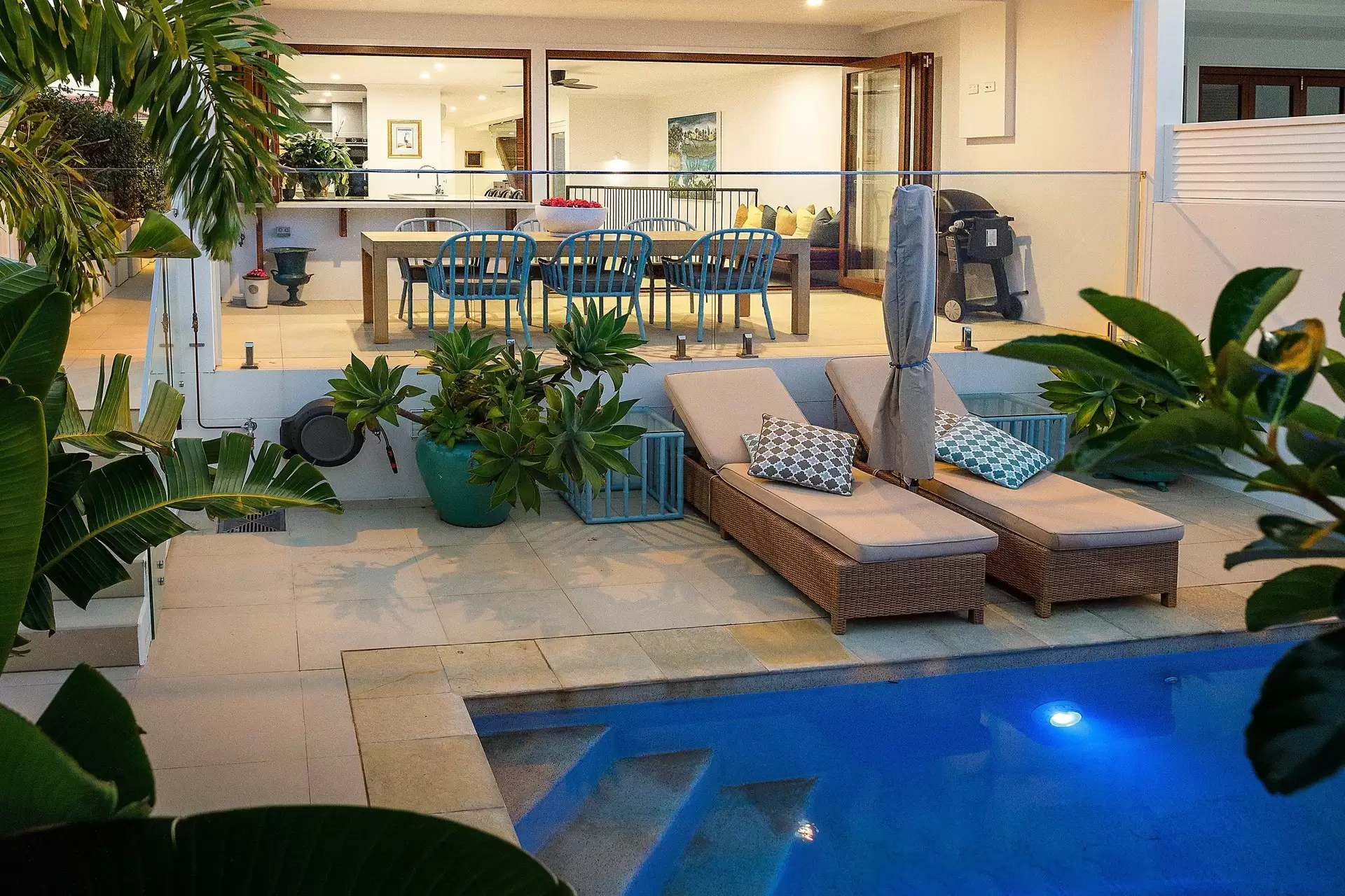 2/53 Cronin Avenue, Main Beach Sold by Queensland Sotheby's International Realty - image 1