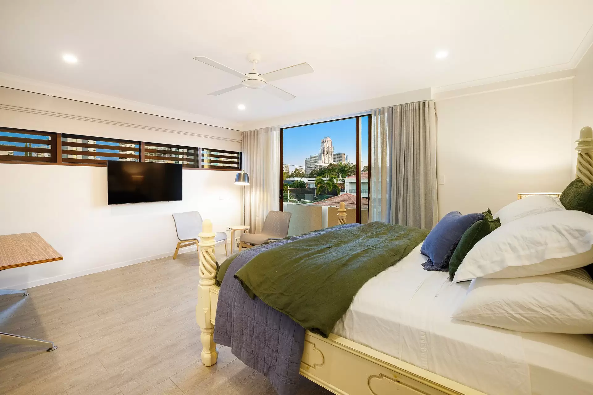 2/53 Cronin Avenue, Main Beach Sold by Queensland Sotheby's International Realty - image 1