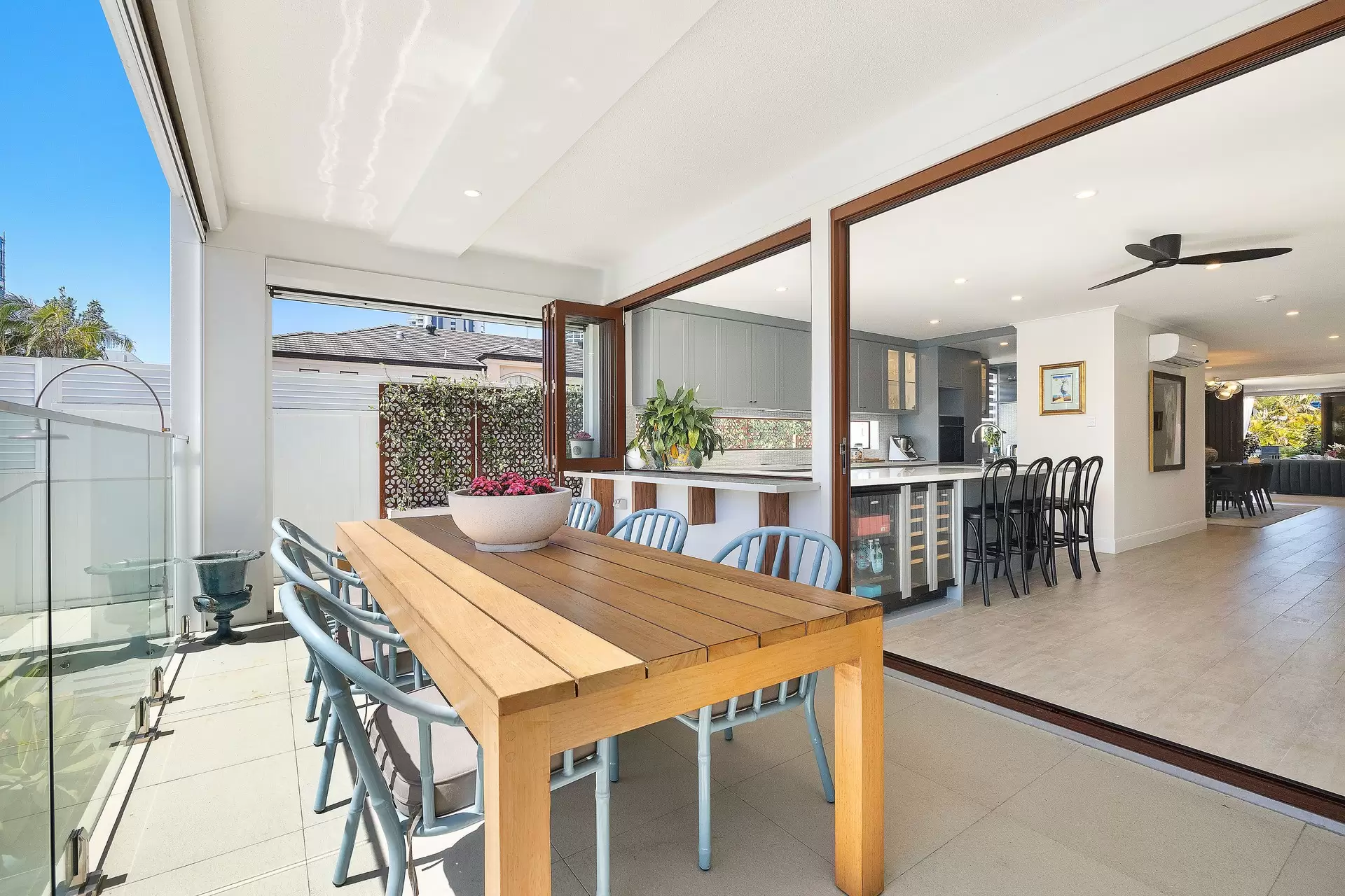 2/53 Cronin Avenue, Main Beach Sold by Queensland Sotheby's International Realty - image 1