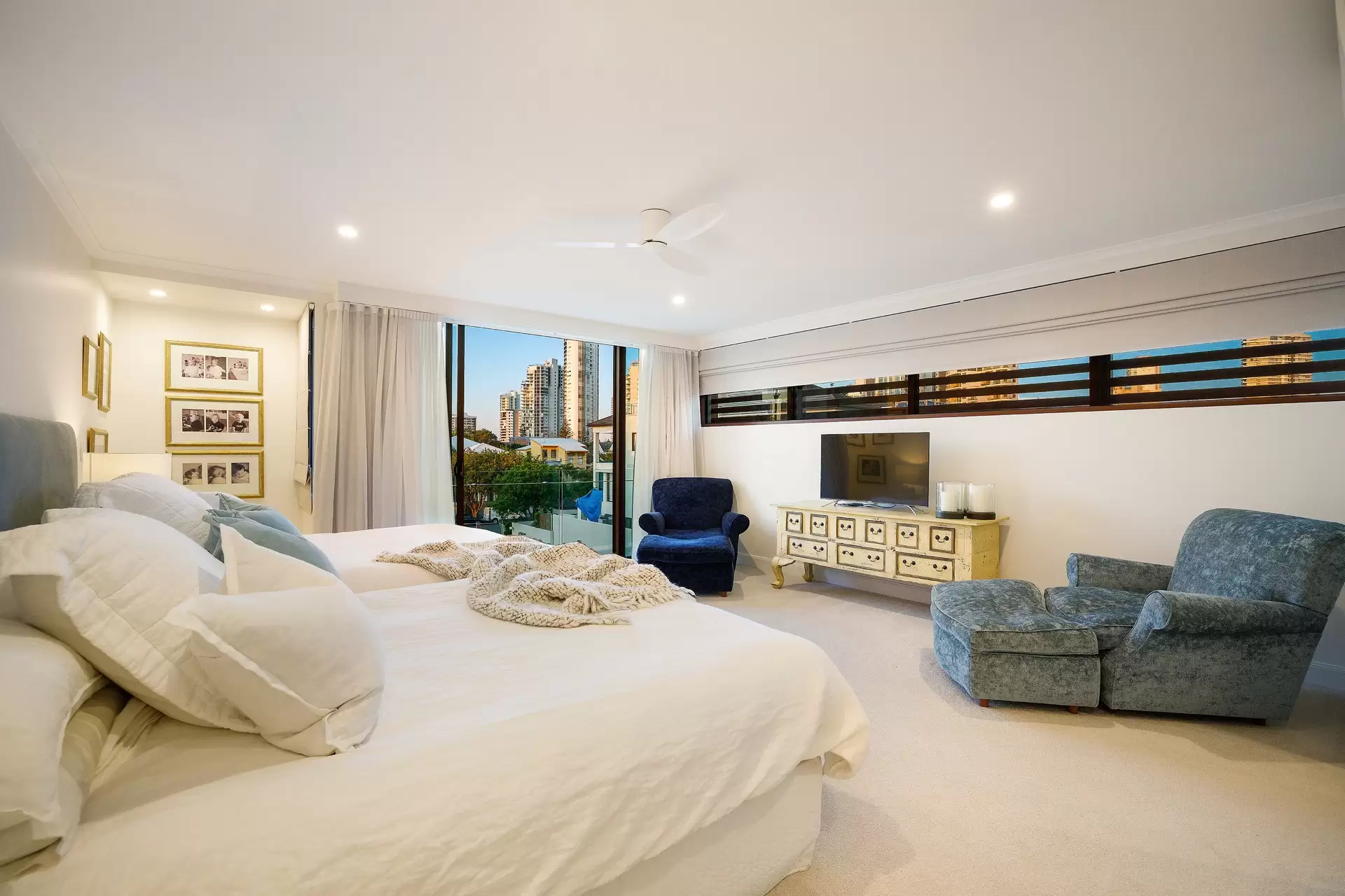 2/53 Cronin Avenue, Main Beach Sold by Queensland Sotheby's International Realty - image 1
