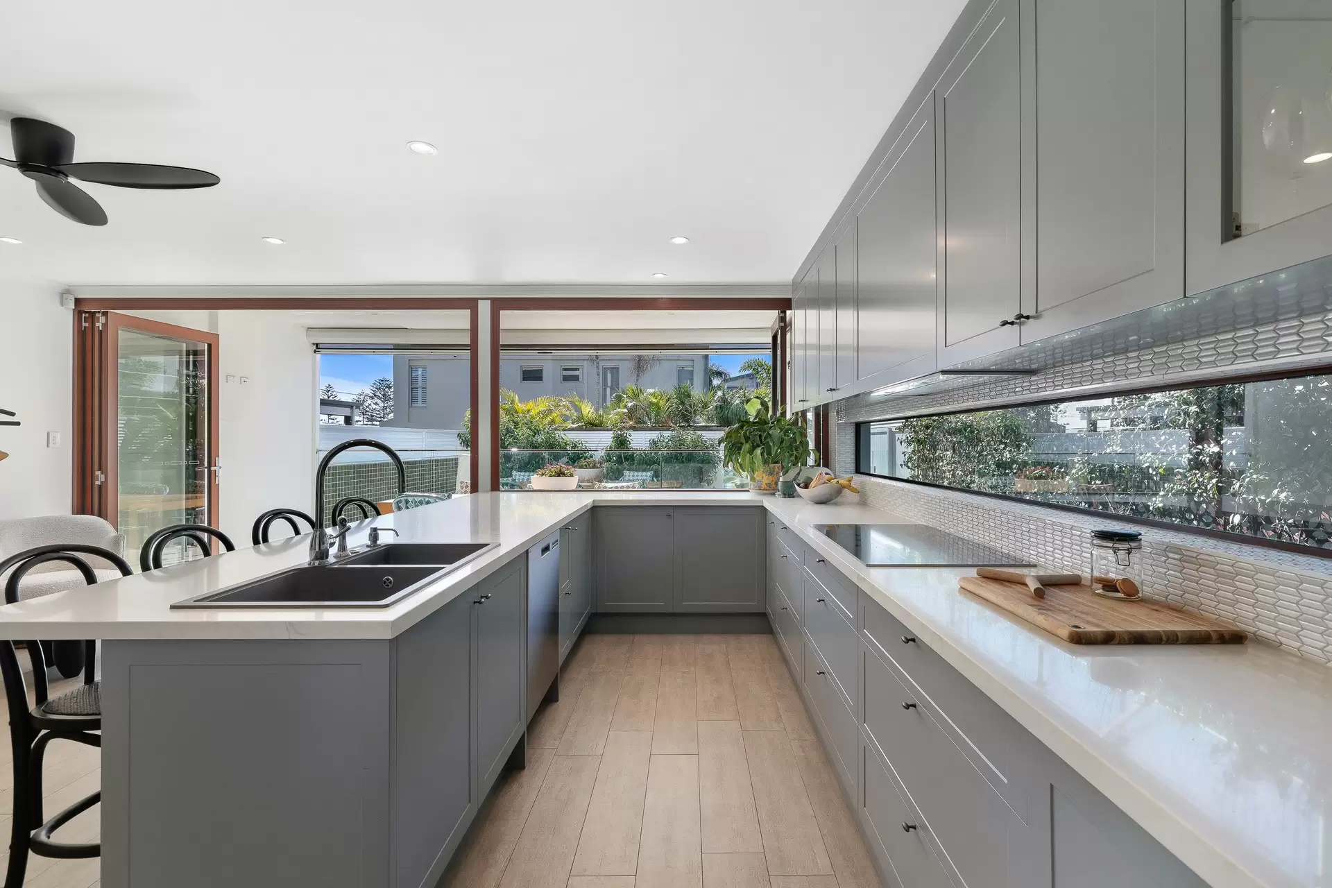 2/53 Cronin Avenue, Main Beach Sold by Queensland Sotheby's International Realty - image 1