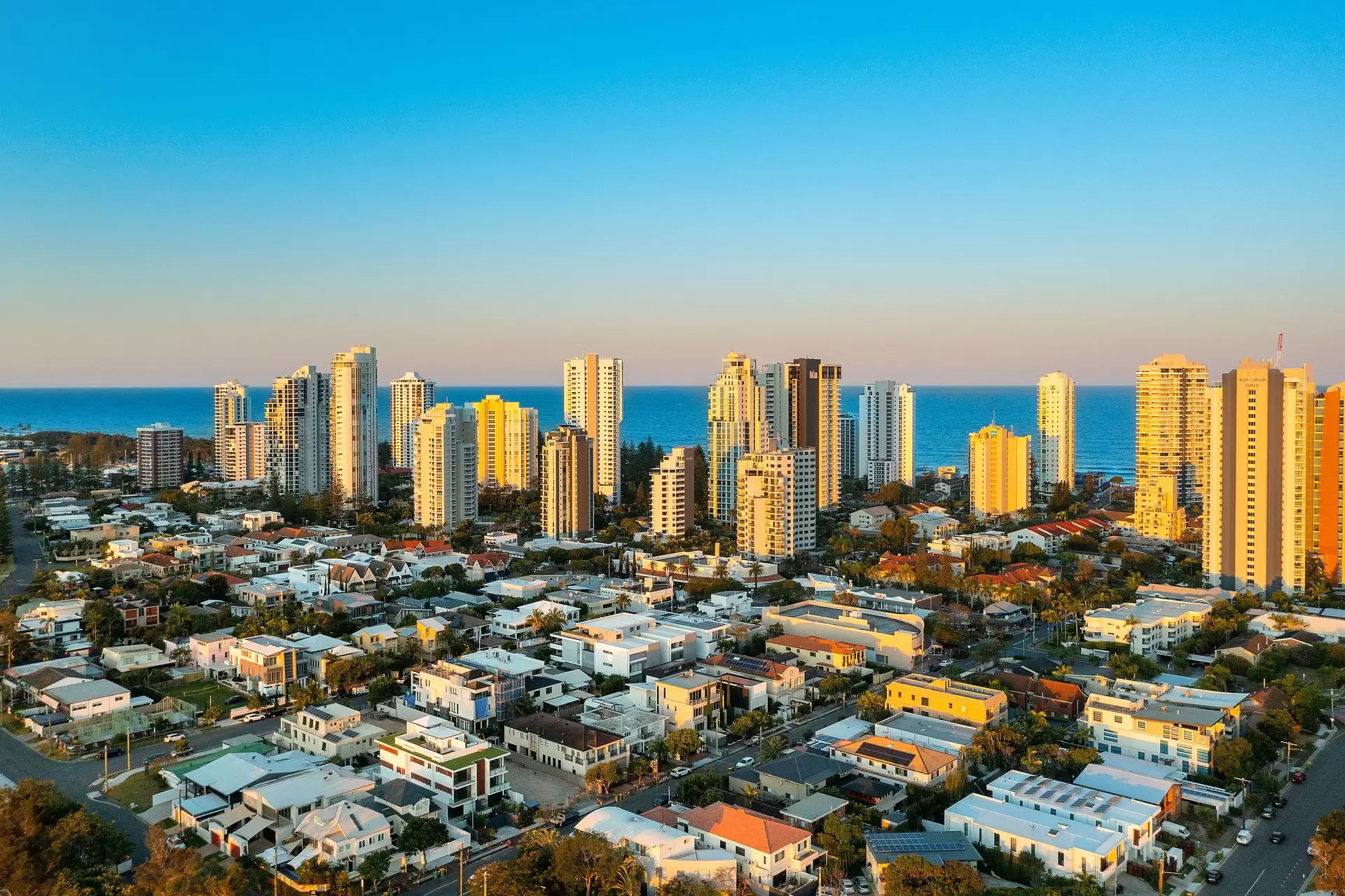 2/53 Cronin Avenue, Main Beach Sold by Queensland Sotheby's International Realty - image 1