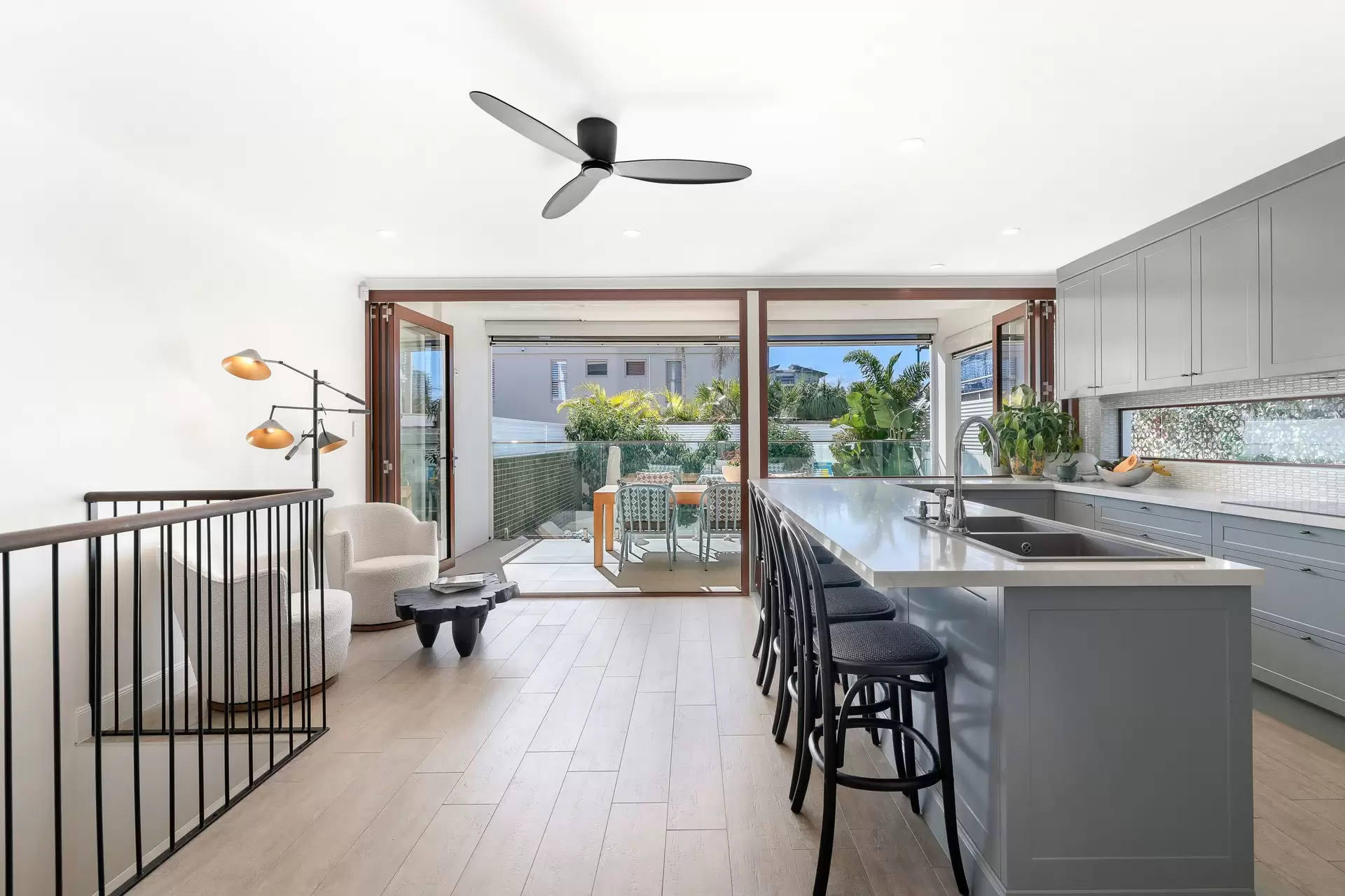 2/53 Cronin Avenue, Main Beach Sold by Queensland Sotheby's International Realty - image 1