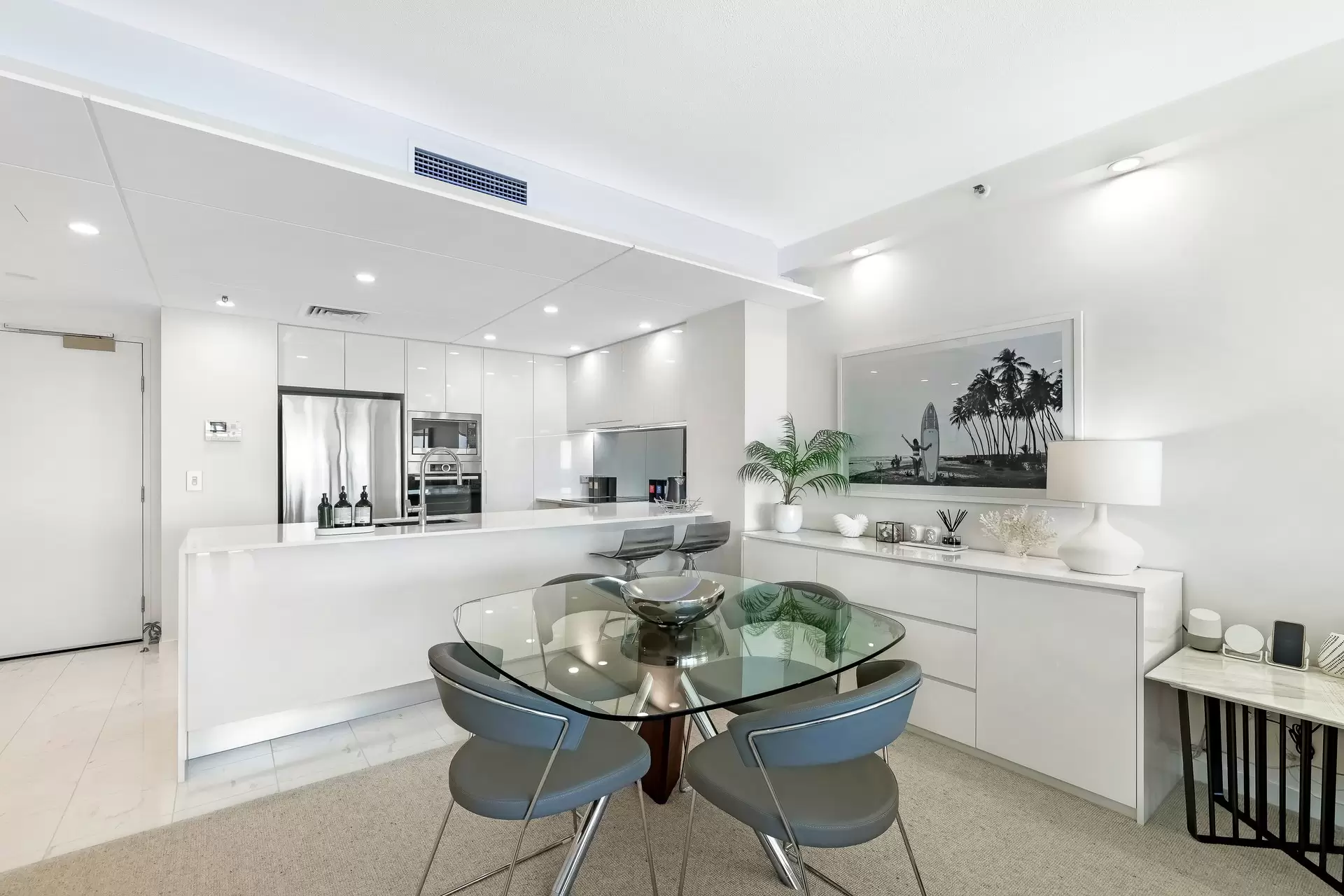 2084/1 Lennie Avenue, Main Beach Sold by Queensland Sotheby's International Realty - image 1