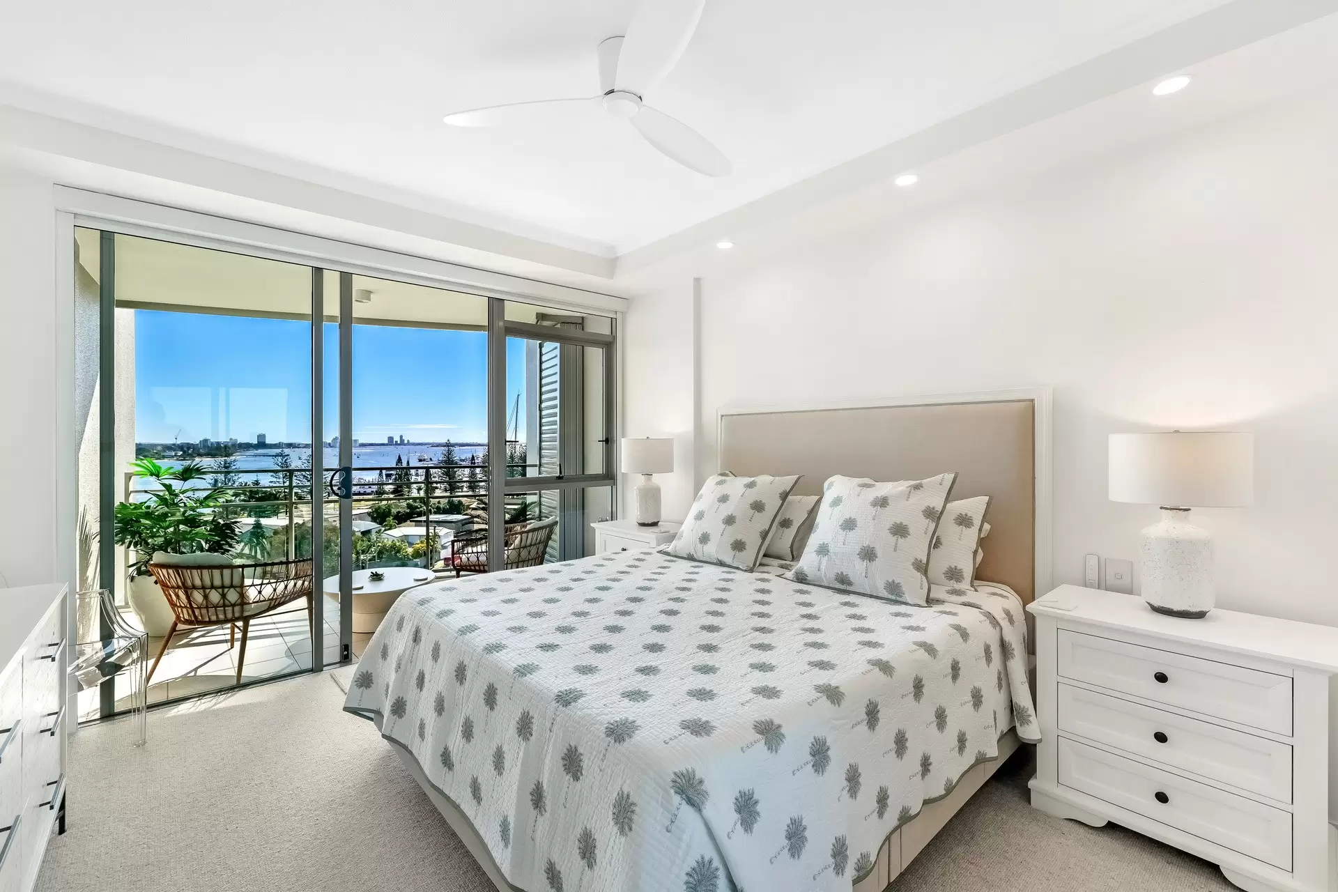 2084/1 Lennie Avenue, Main Beach Sold by Queensland Sotheby's International Realty - image 1