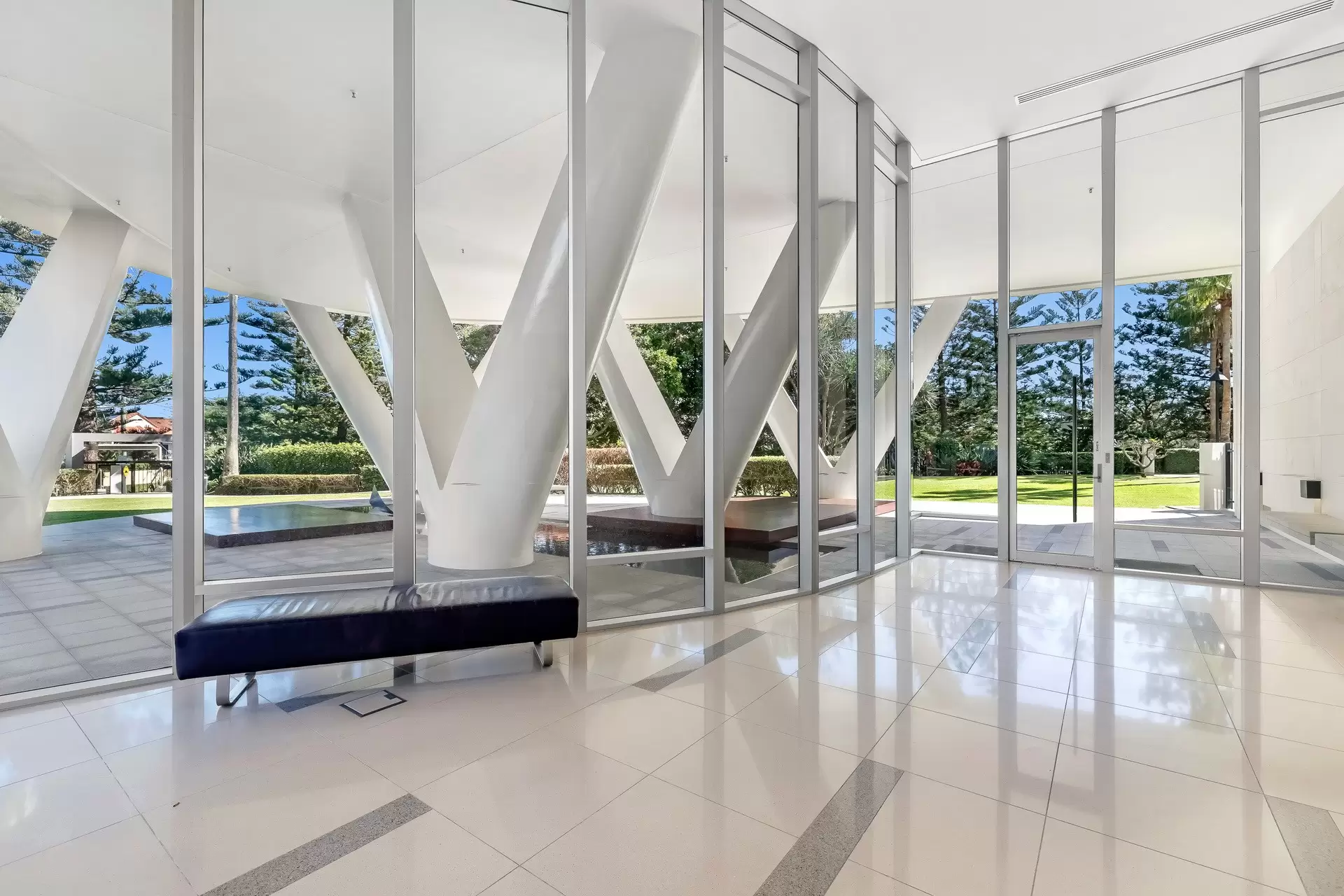 2084/1 Lennie Avenue, Main Beach Sold by Queensland Sotheby's International Realty - image 1