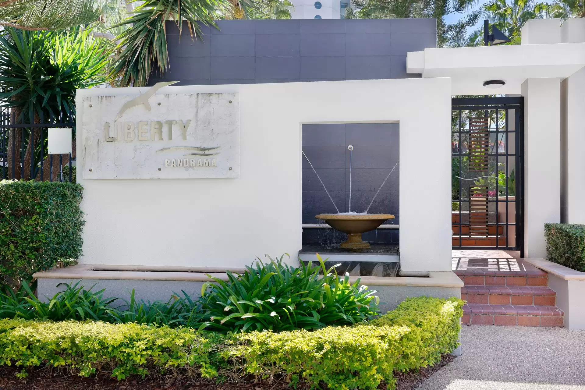 2084/1 Lennie Avenue, Main Beach Sold by Queensland Sotheby's International Realty - image 1