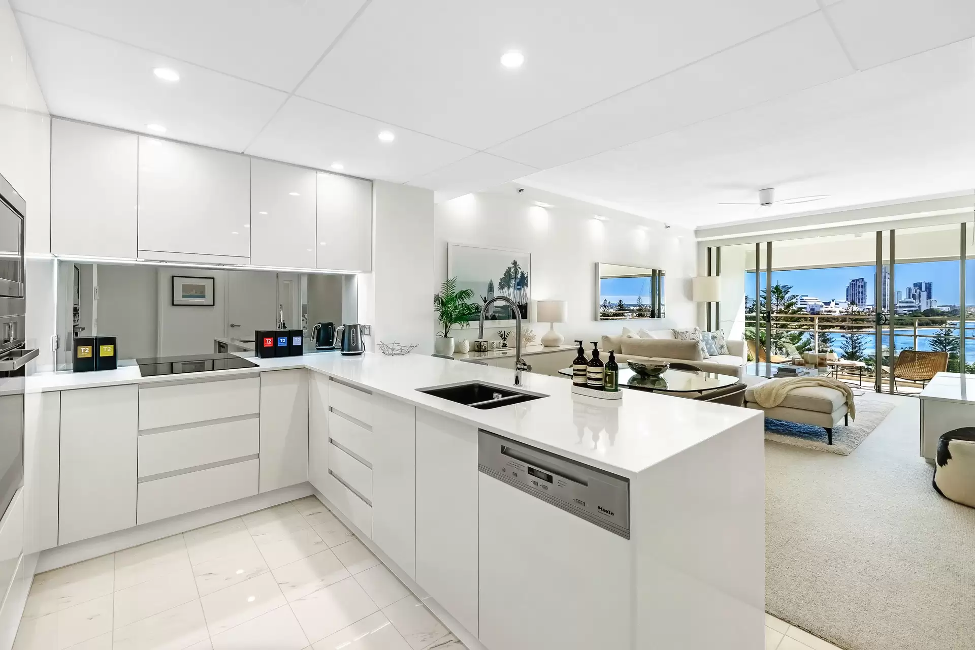 2084/1 Lennie Avenue, Main Beach Sold by Queensland Sotheby's International Realty - image 1