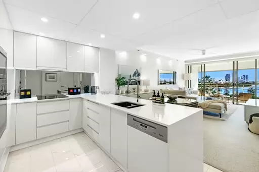 2084/1 Lennie Avenue, Main Beach Sold by 