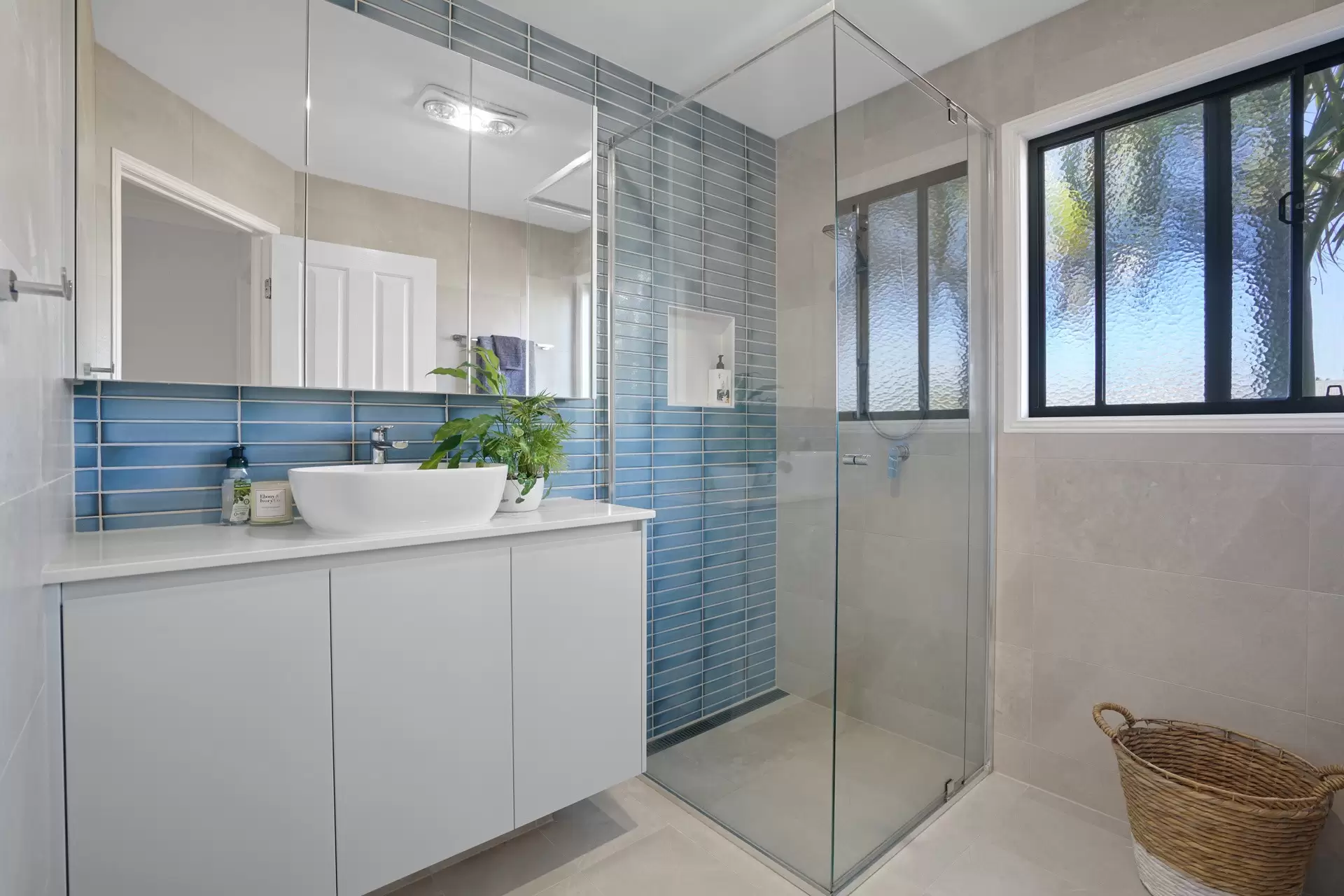 1/90 Nobby Parade, Miami Sold by Queensland Sotheby's International Realty - image 1