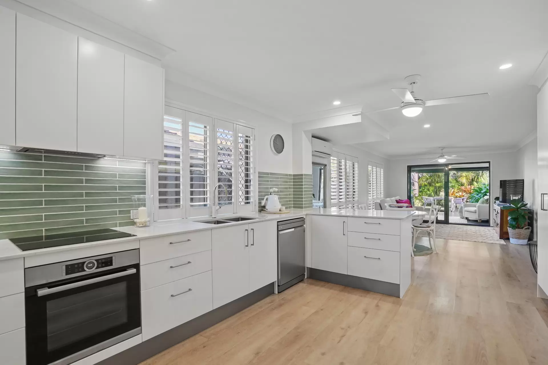 1/90 Nobby Parade, Miami Sold by Queensland Sotheby's International Realty - image 1