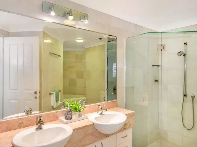 150/35 Howard Street, Brisbane City Sold by Queensland Sotheby's International Realty - image 1