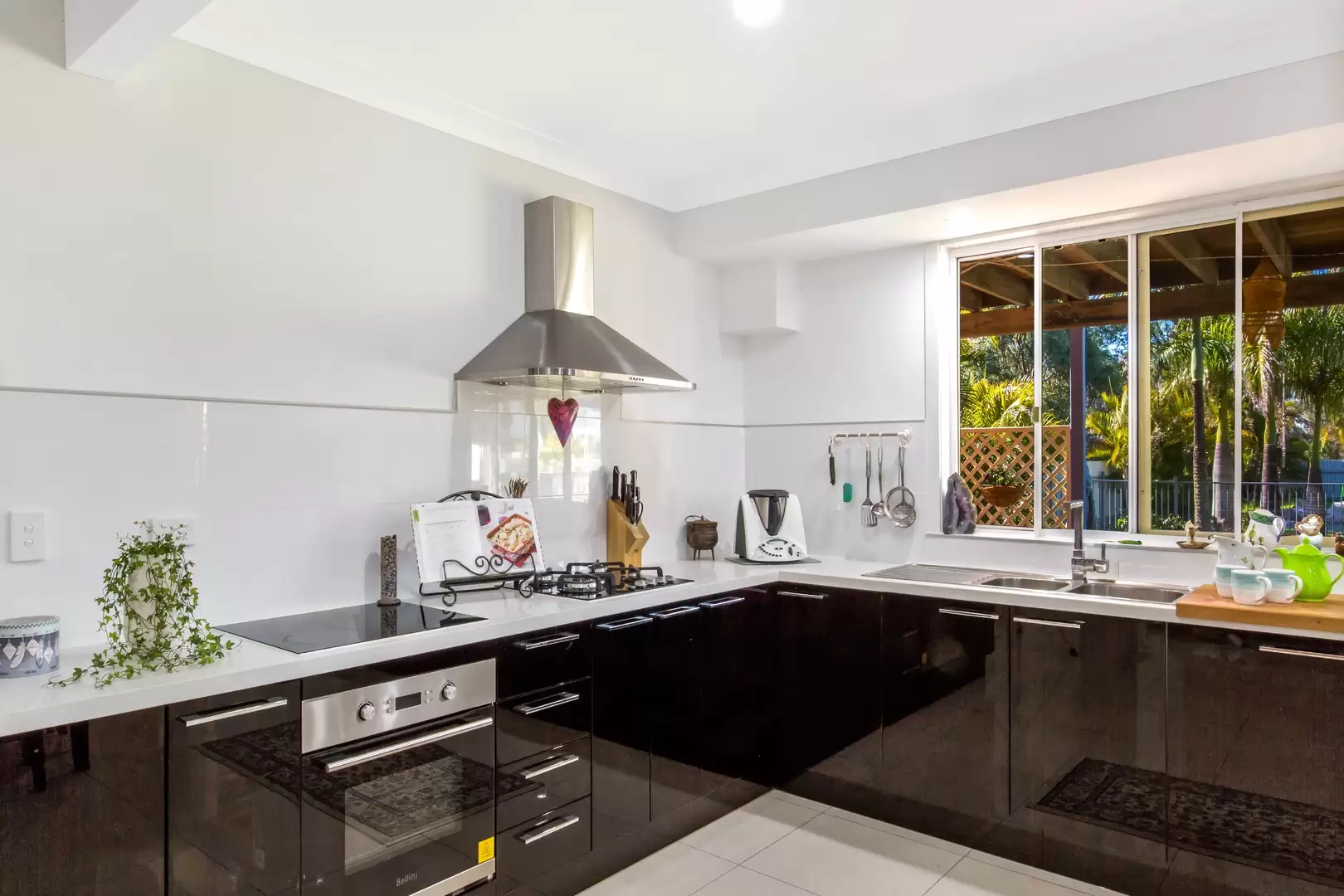 786-806 Beachmere Road, Beachmere Sold by  - image 1