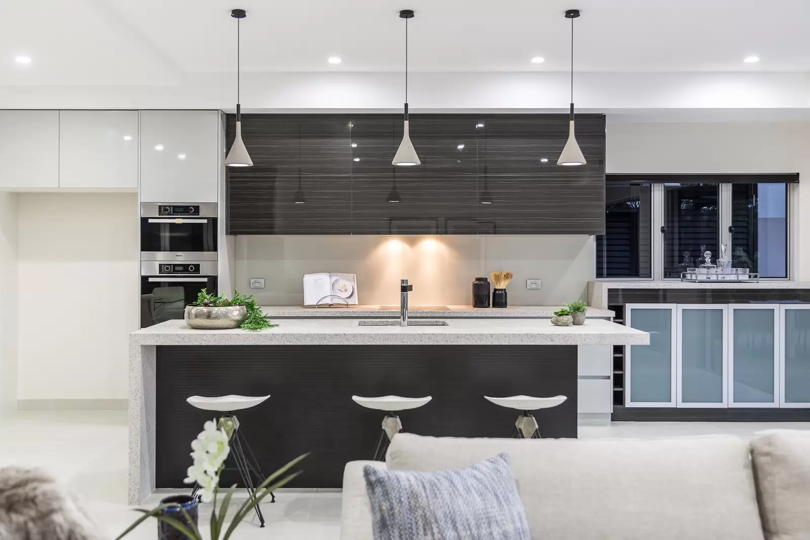 15 Waterline Crescent, Bulimba Sold by  - image 1
