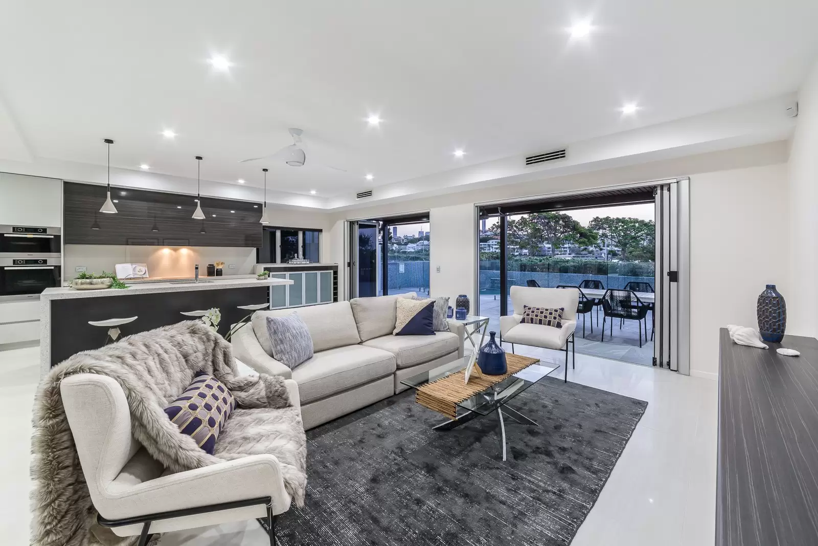 15 Waterline Crescent, Bulimba Sold by Queensland Sotheby's International Realty - image 1