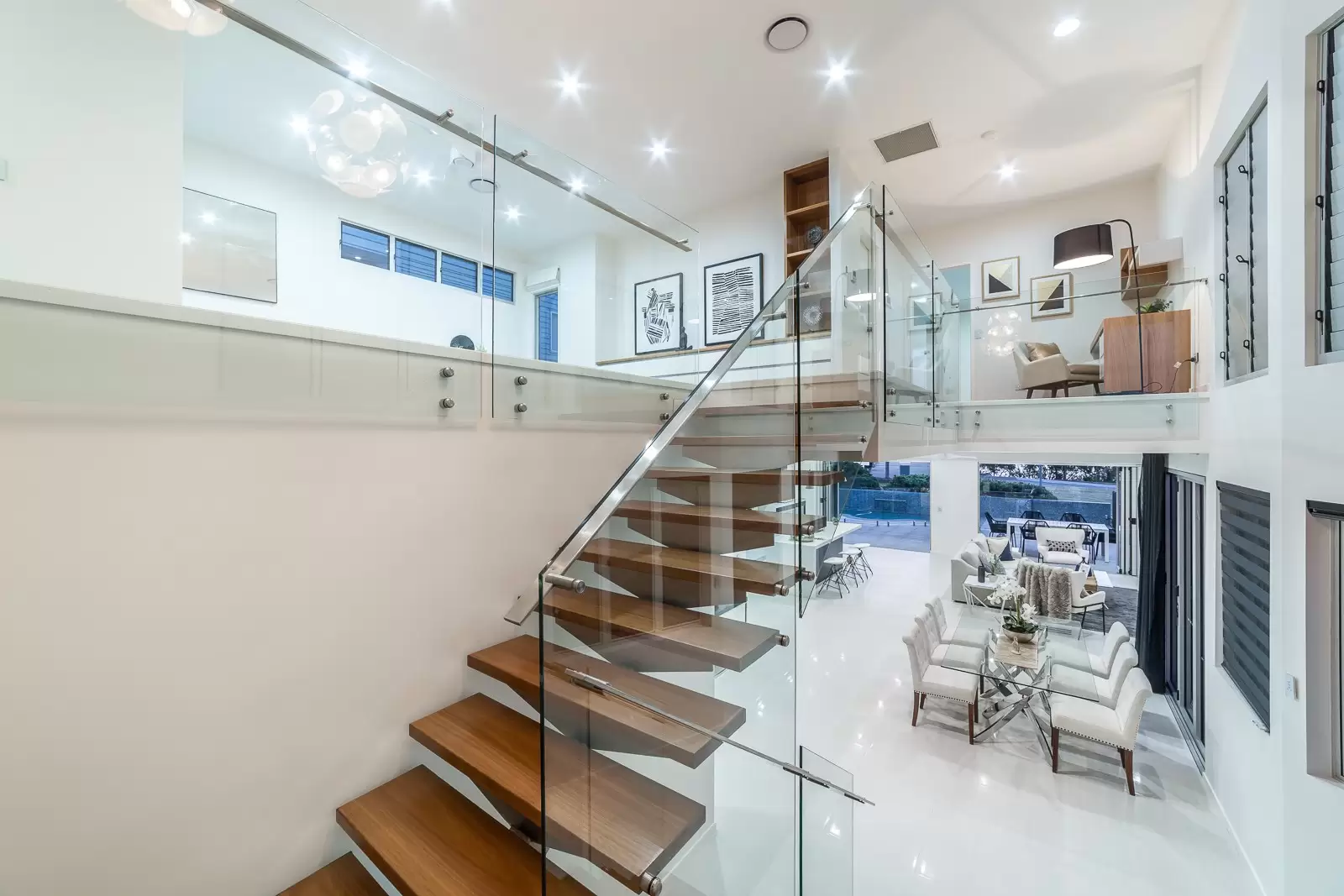 15 Waterline Crescent, Bulimba Sold by  - image 1