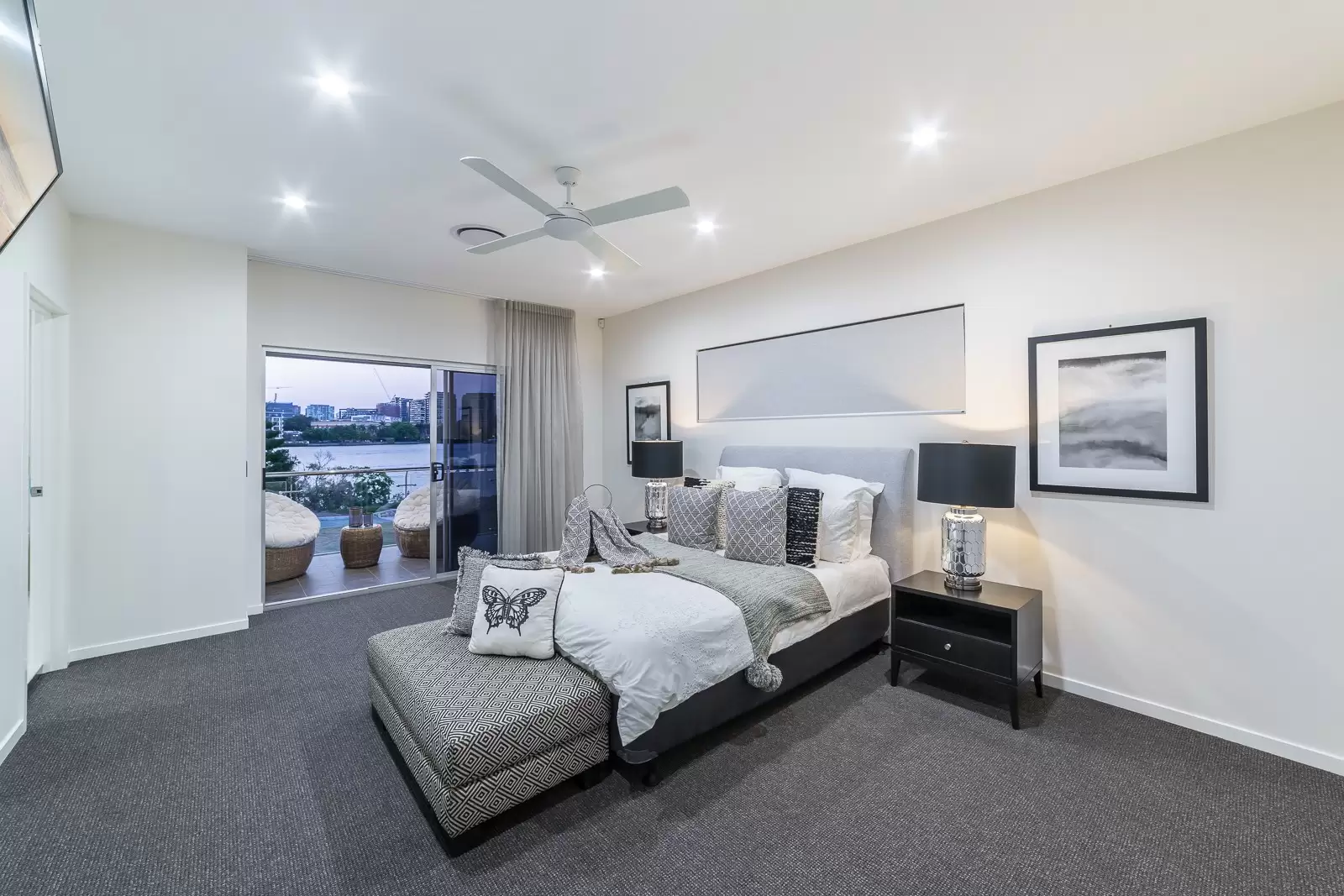 15 Waterline Crescent, Bulimba Sold by Queensland Sotheby's International Realty - image 1