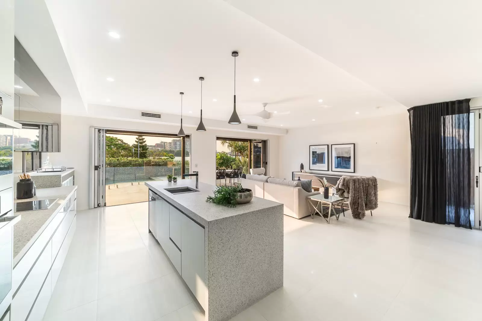 15 Waterline Crescent, Bulimba Sold by  - image 1