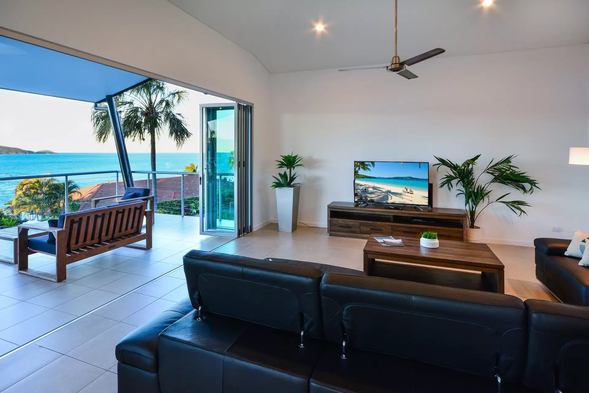 4/18 Whitsunday Boulevard, Hamilton Island Sold by Queensland Sotheby's International Realty - image 1